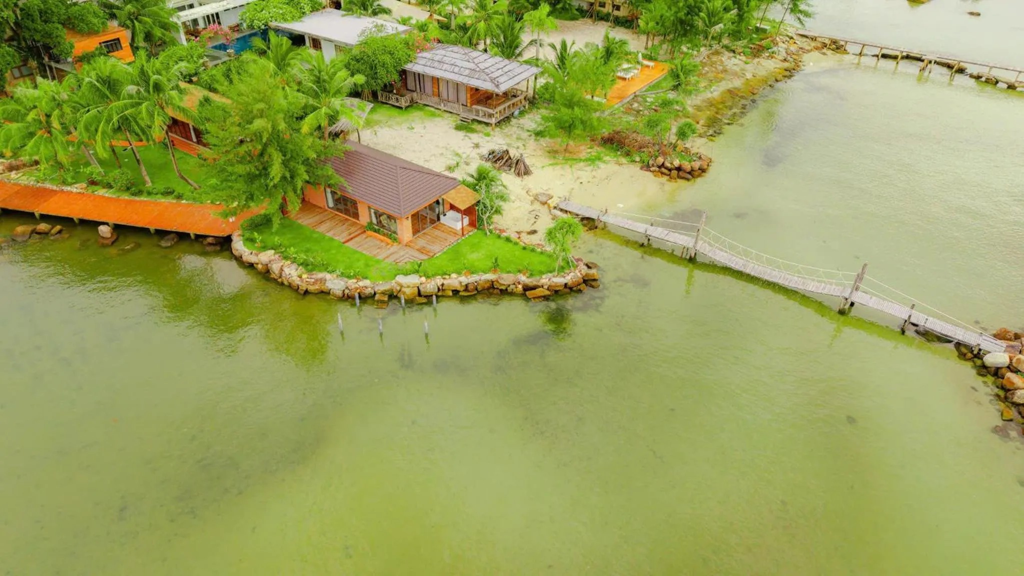 Property building in Rocks Beach Boutique