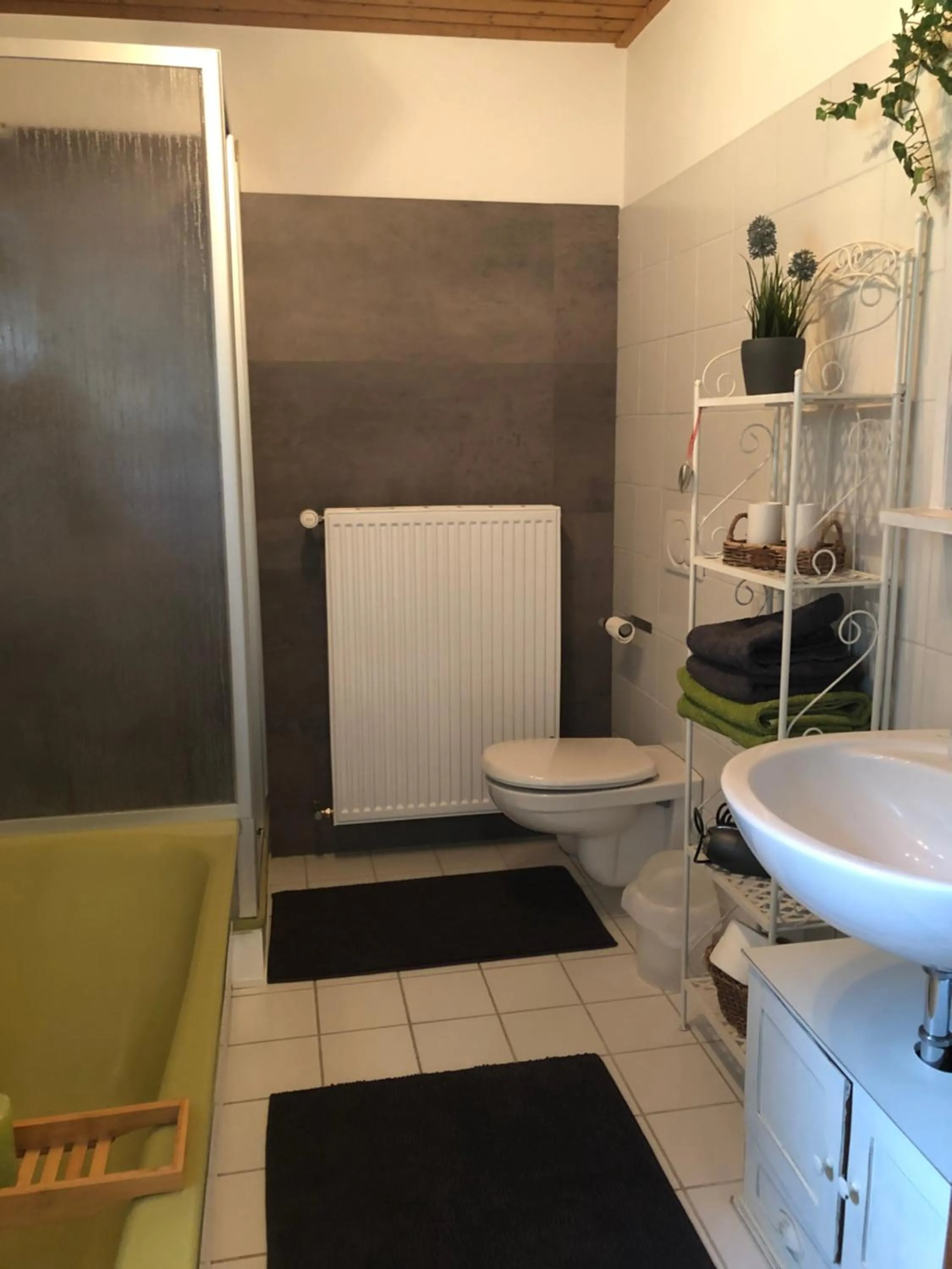 Bathroom in Ferienwohnung mit HERZ in Laufenburg