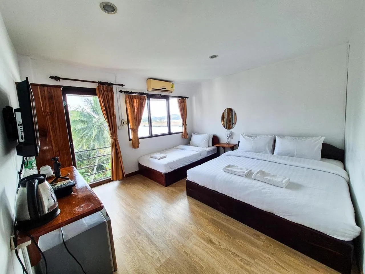 Bed in Riverside Houayxay Hotel