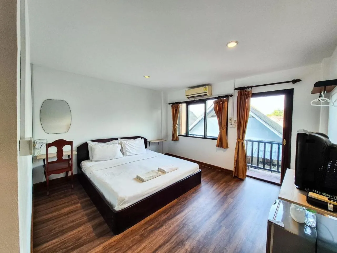 Bed in Riverside Houayxay Hotel