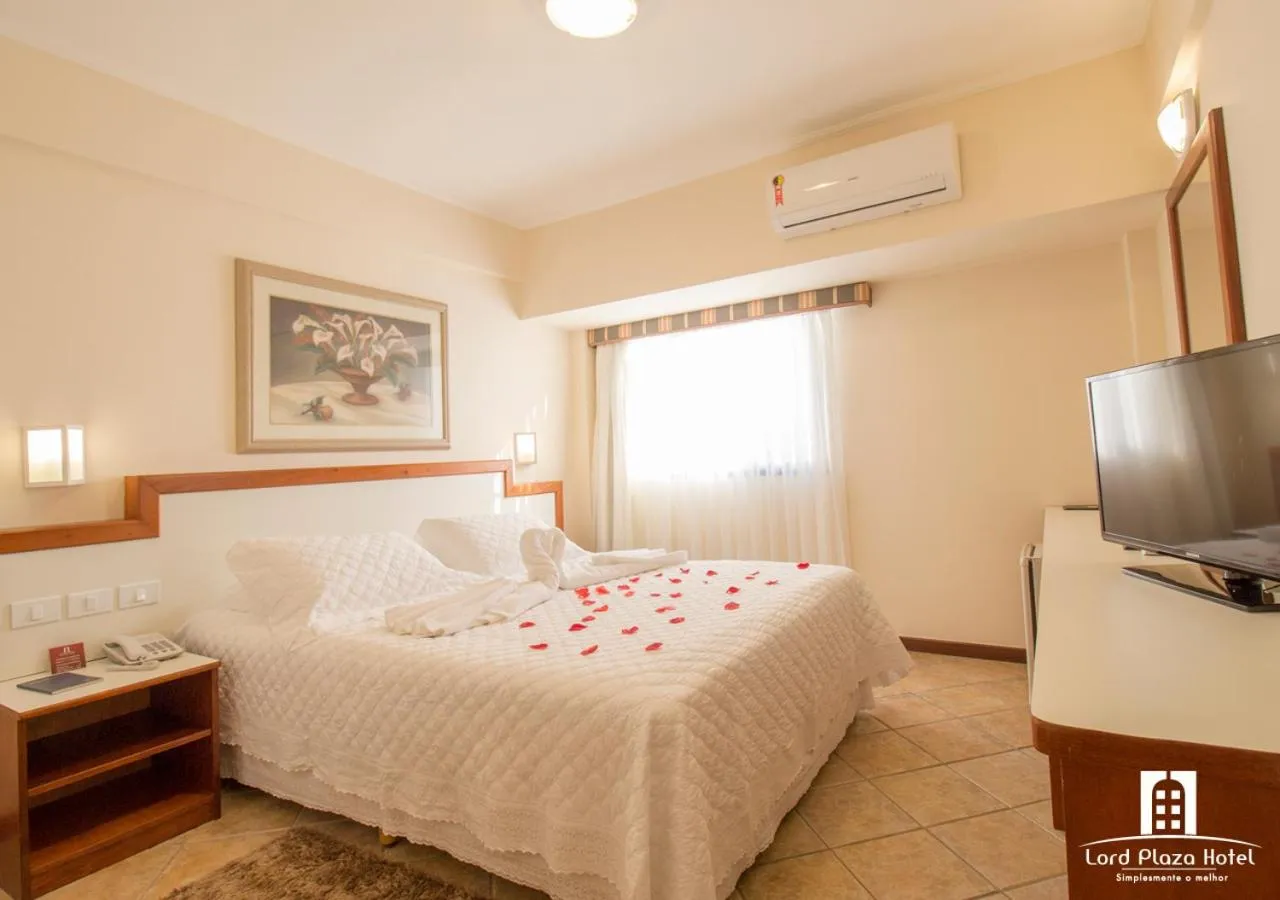 Bed in Lord Plaza Hotel