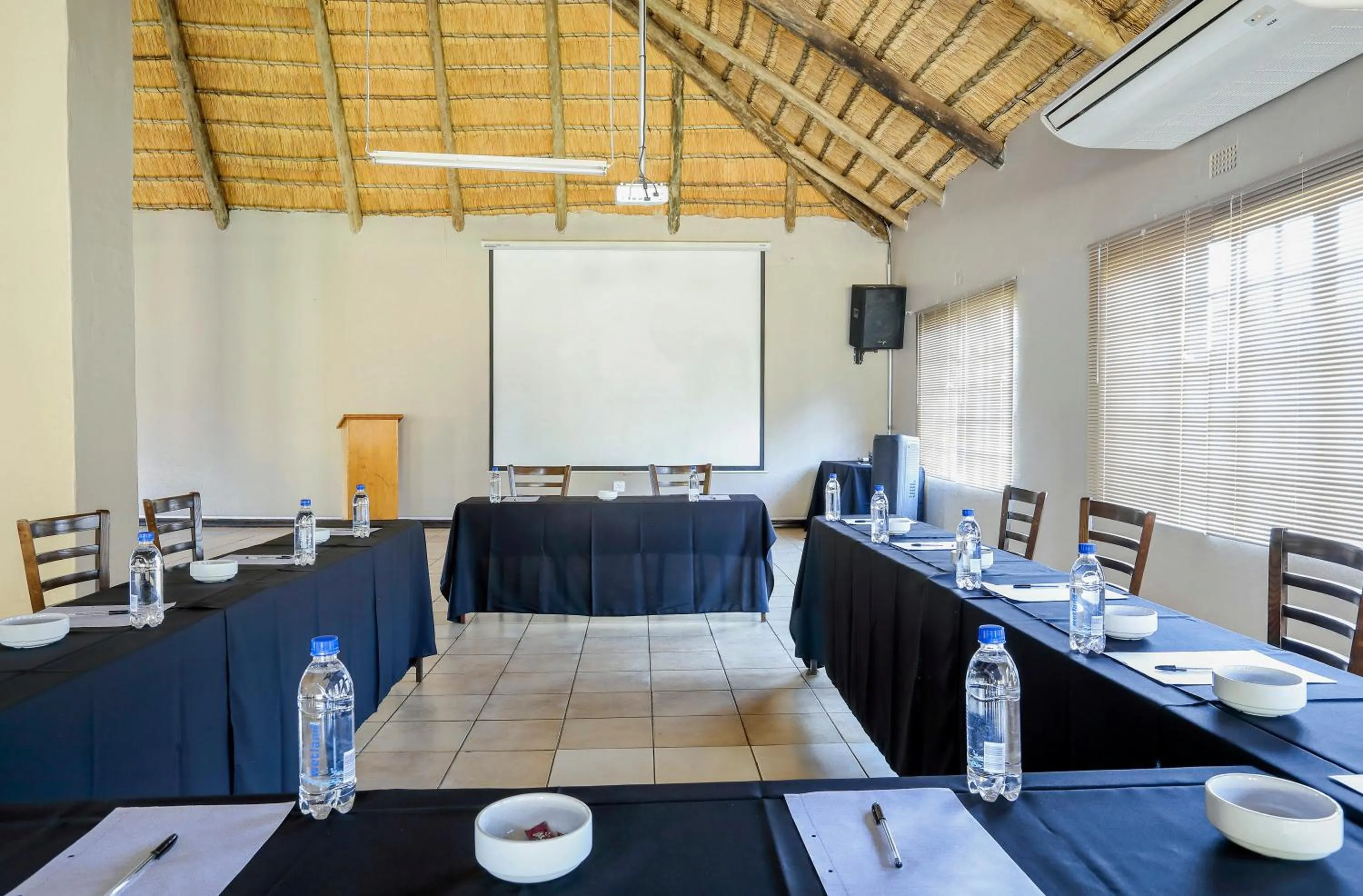Meeting/conference room in Nongoma Lodge & Inn CC
