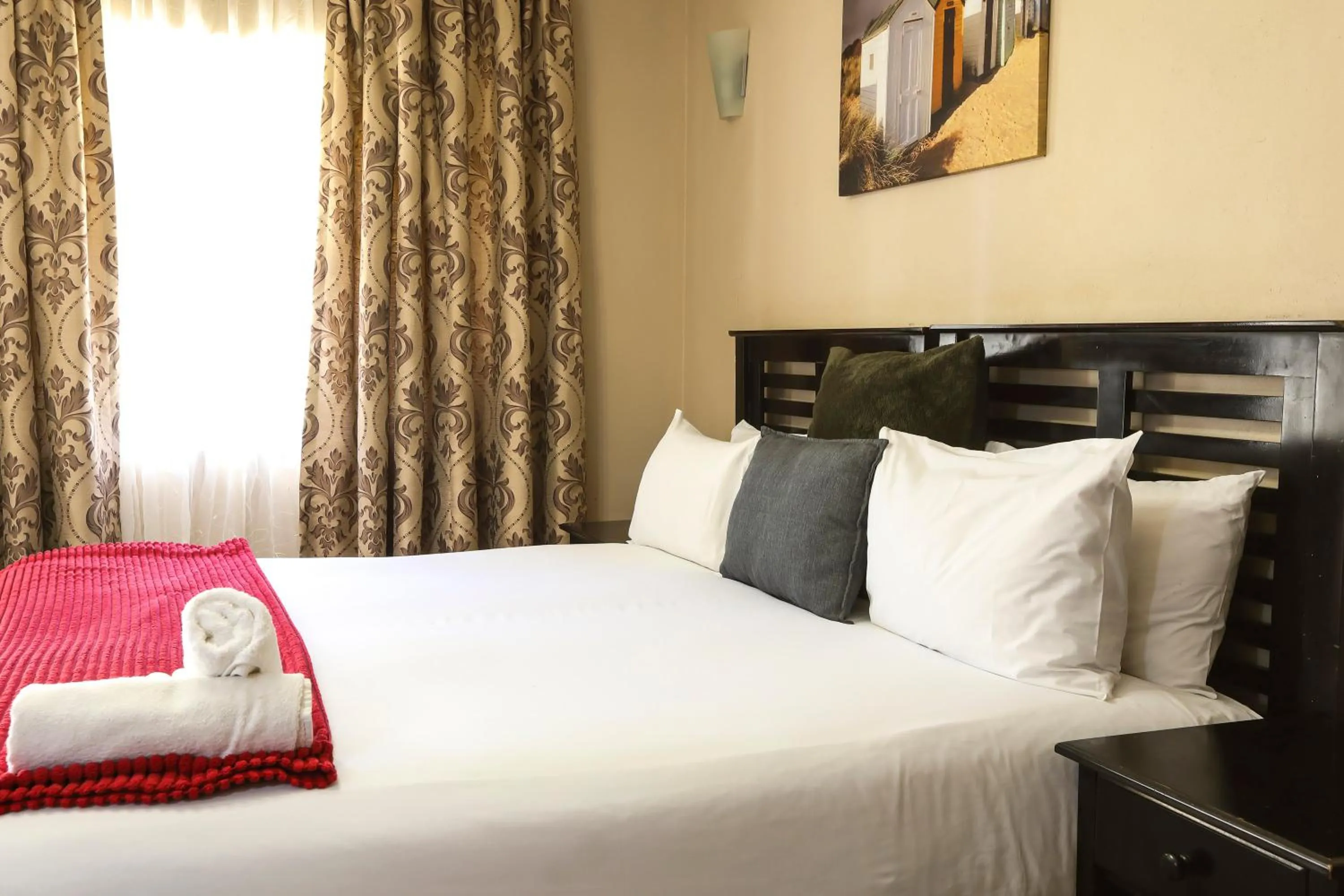 Property building, Bed in Nongoma Lodge & Inn CC