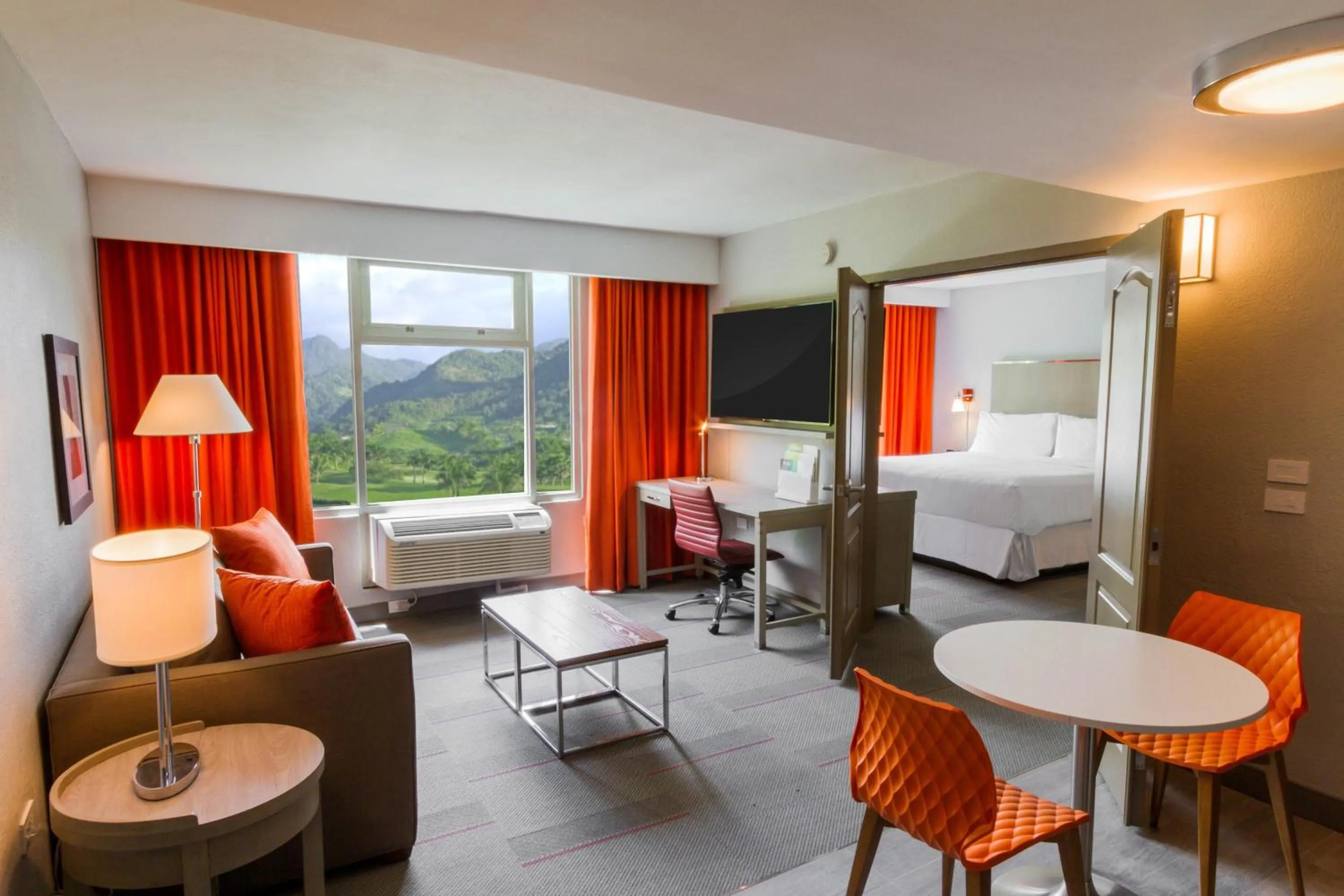 Photo of the whole room, Bed in Four Points by Sheraton Caguas Real