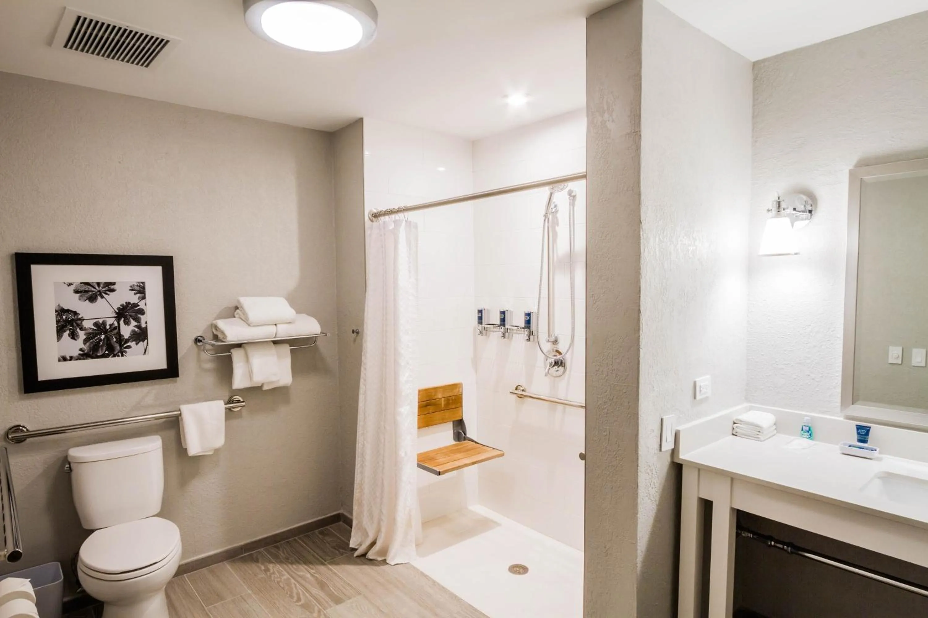 Bathroom in Four Points by Sheraton Caguas Real