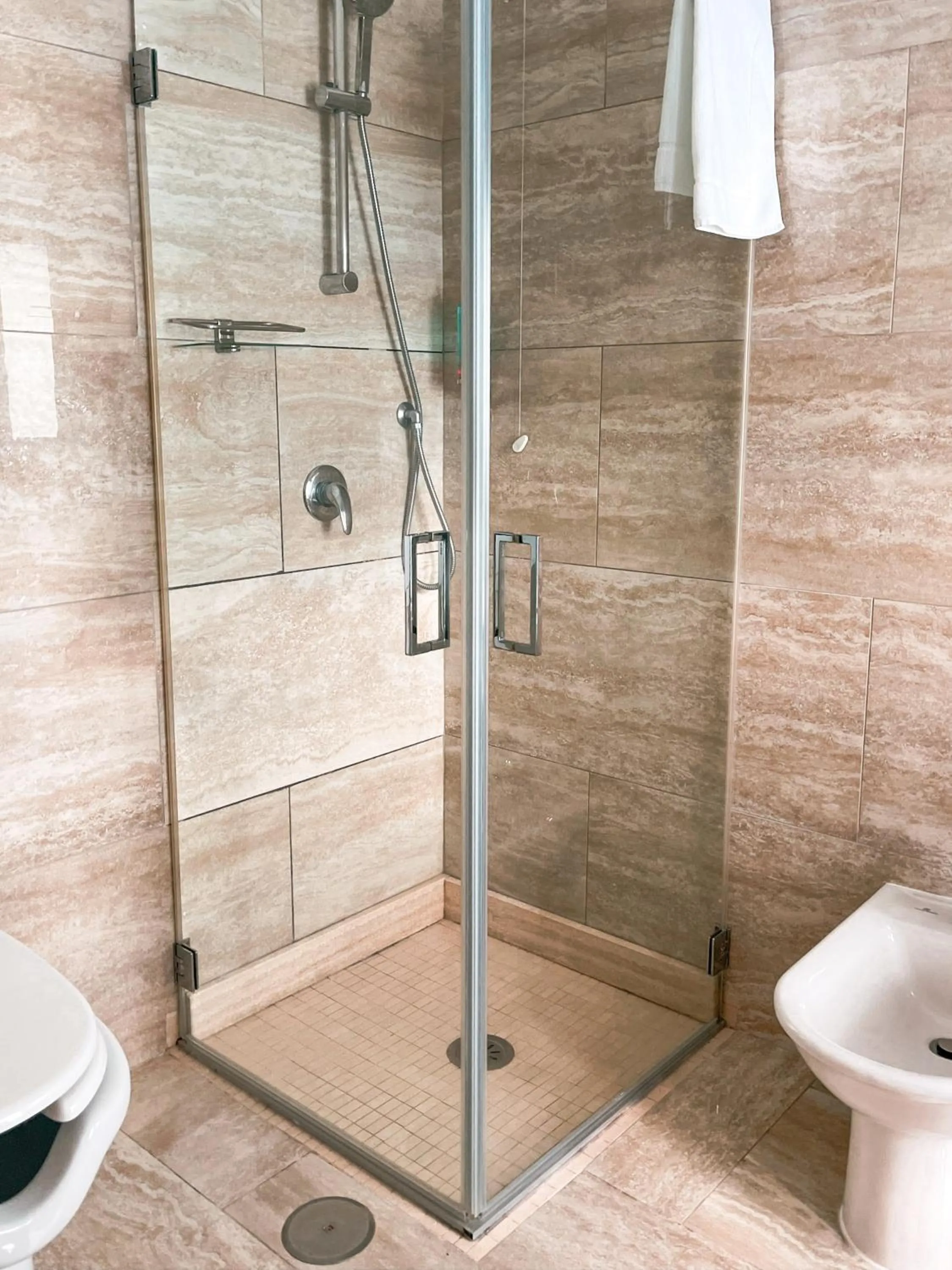 Shower in NeapolitanTrips Hotel