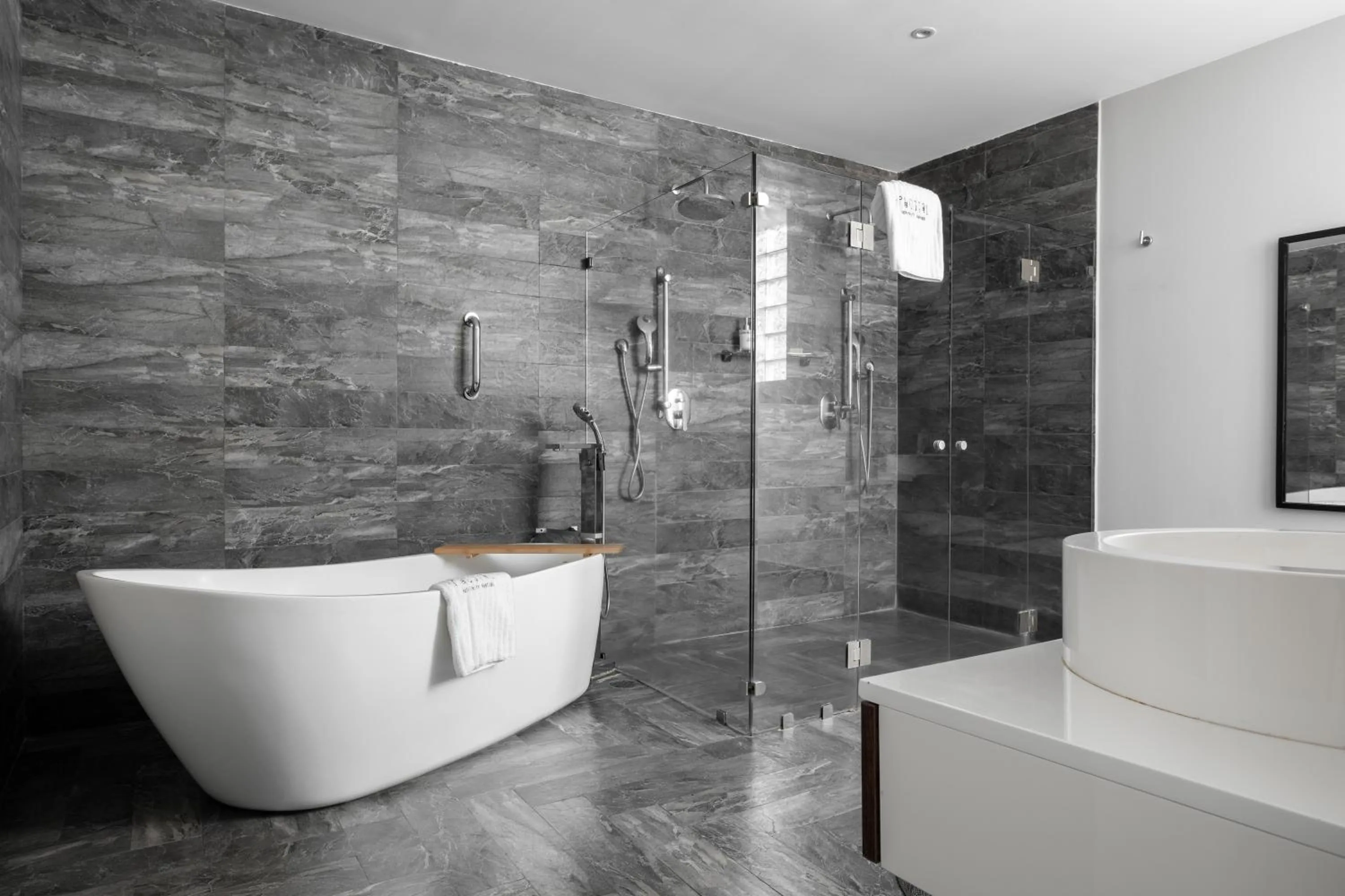 Pug Seal Polanco Allan Poe