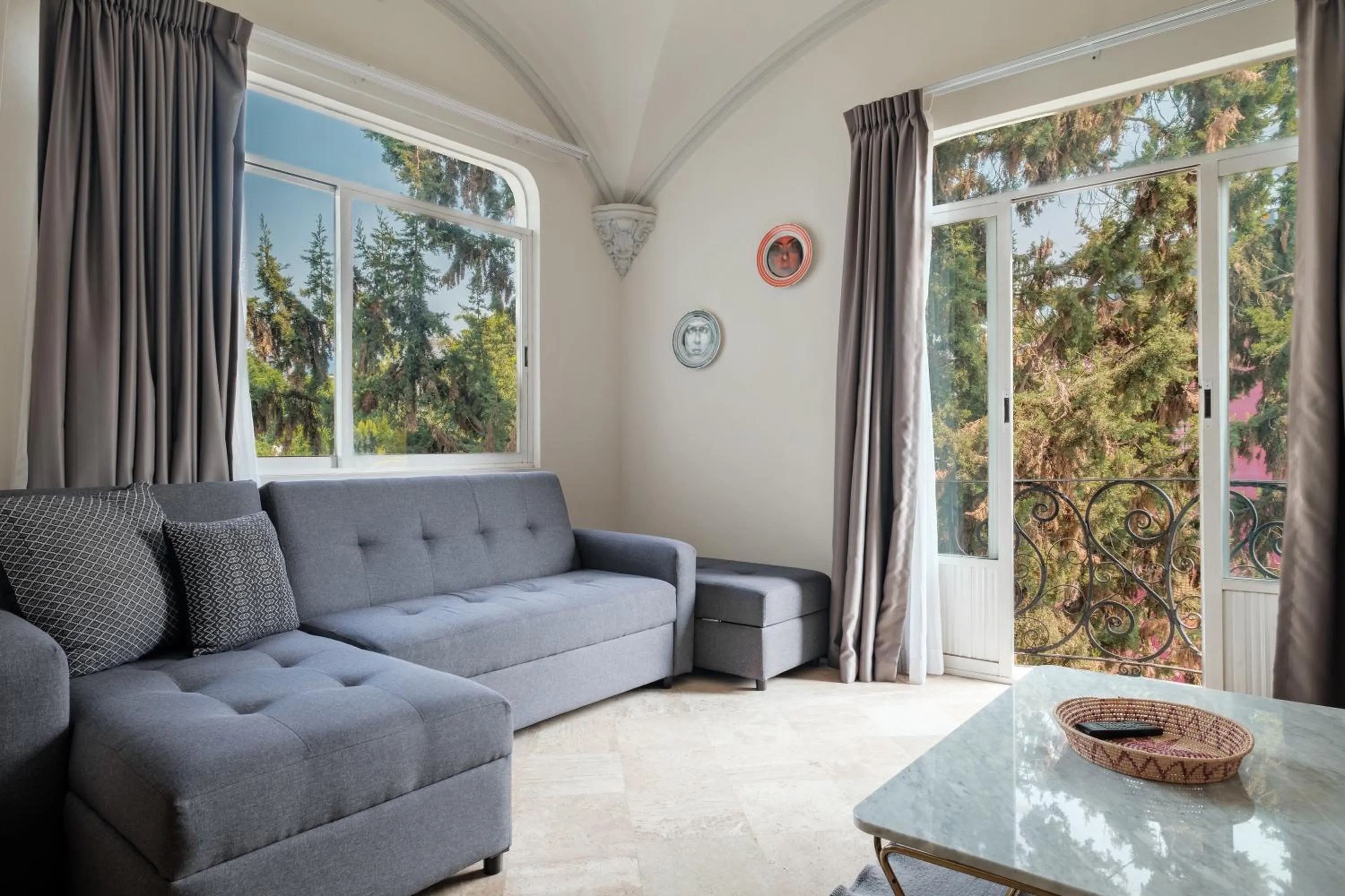 Pug Seal Polanco Allan Poe