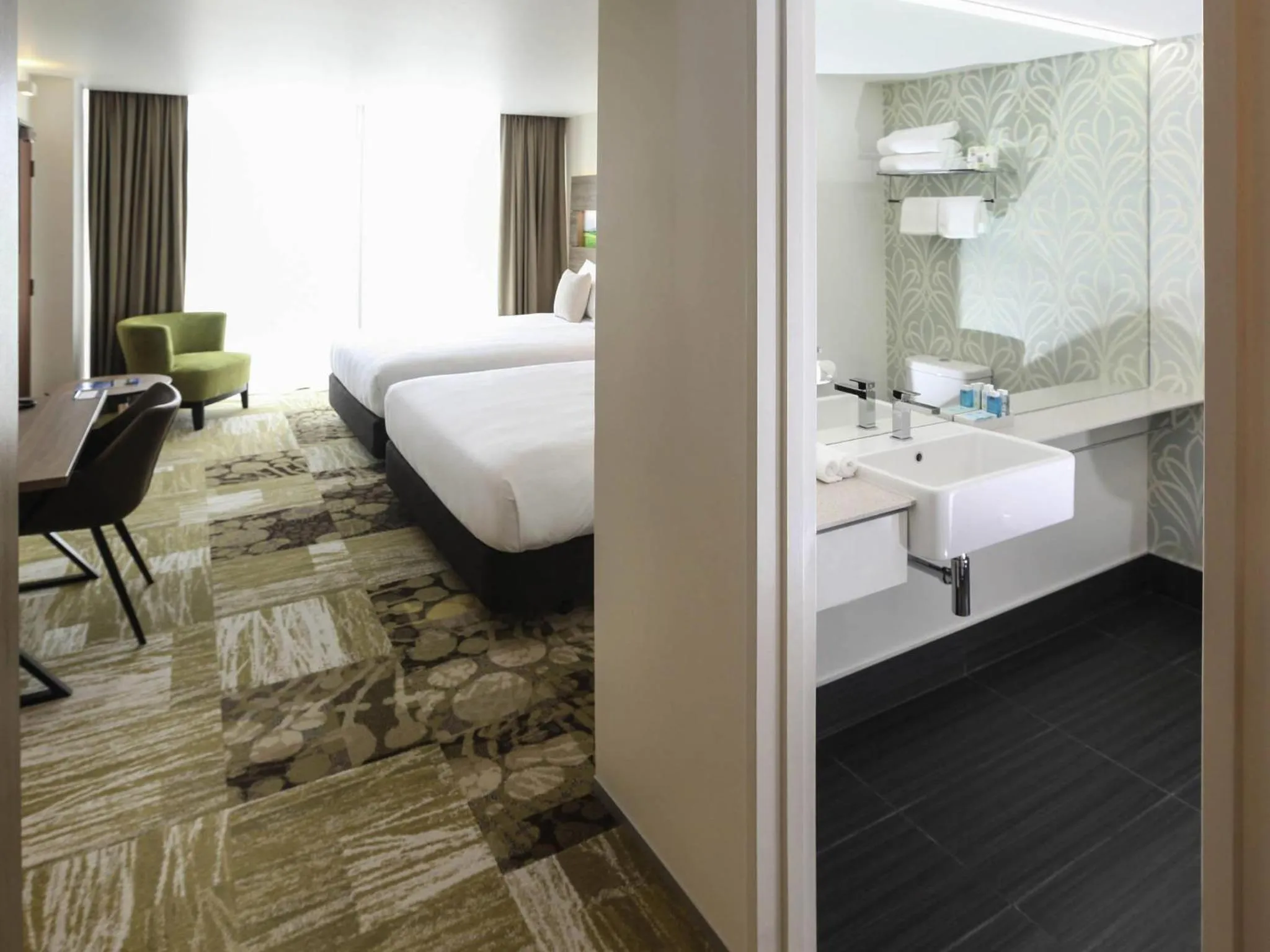 Bedroom, Bed in Novotel New Plymouth Taranaki