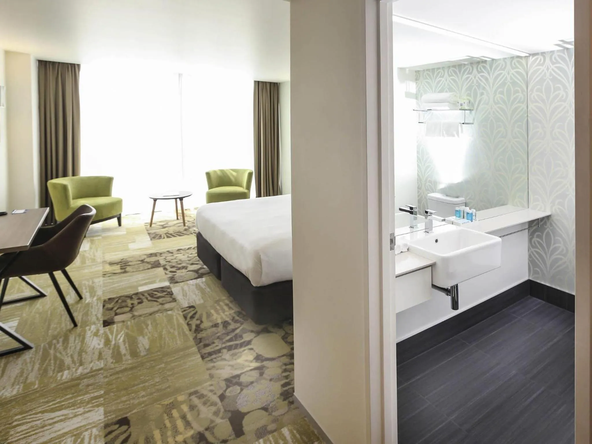 Bedroom, Bed in Novotel New Plymouth Taranaki