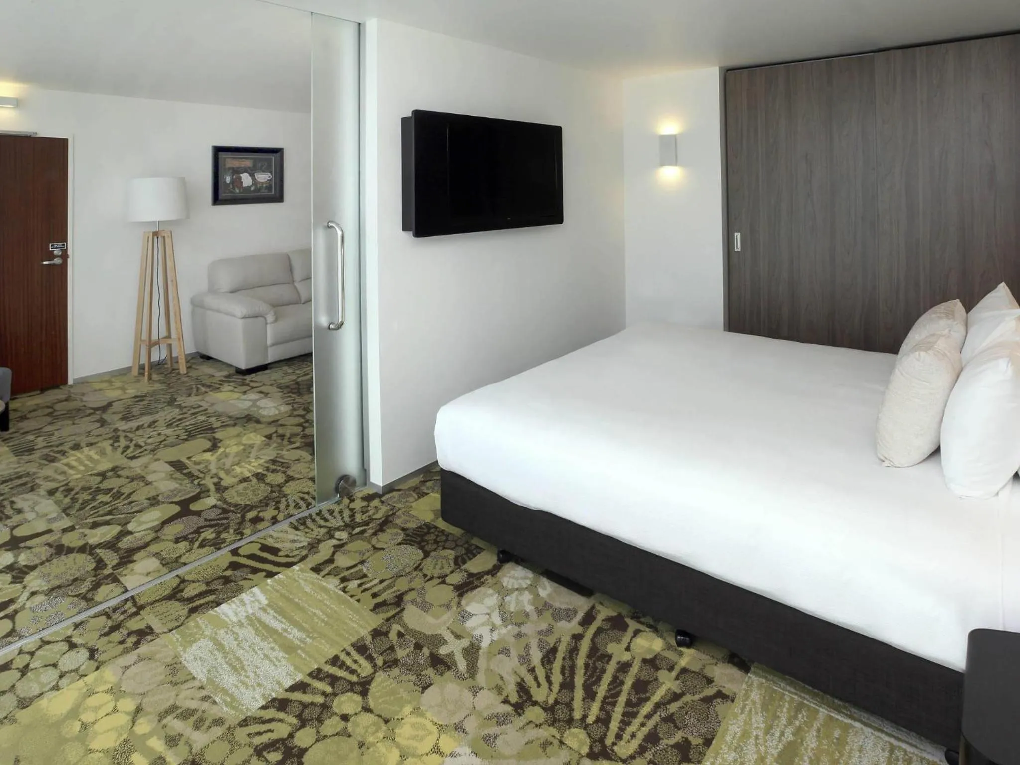 Bedroom, Bed in Novotel New Plymouth Taranaki