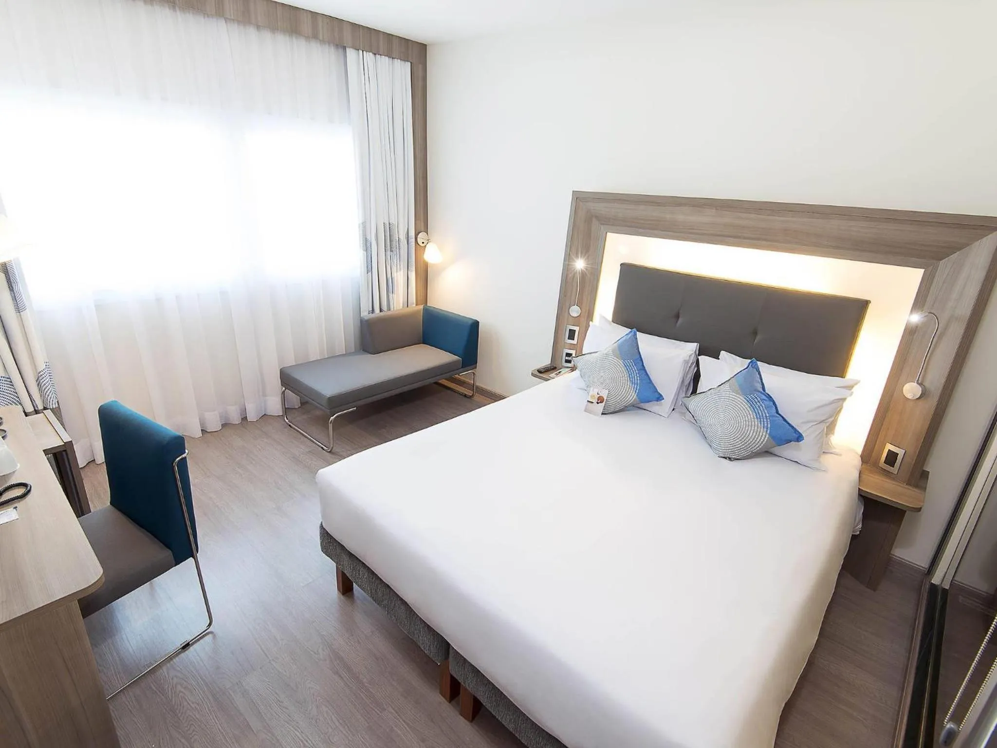 Bedroom, Bed in Novotel Santos Gonzaga