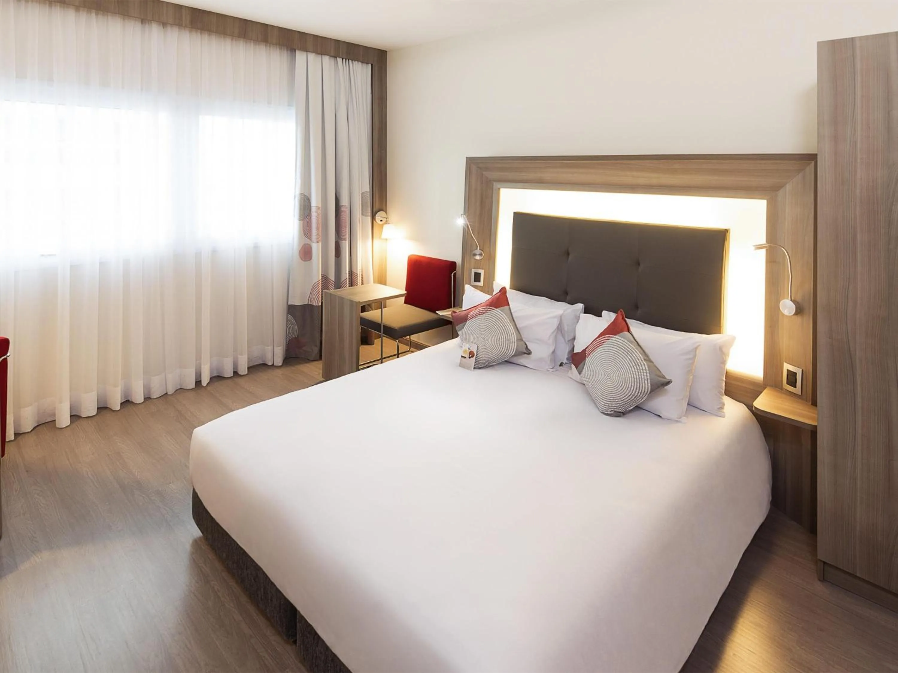 Bedroom, Bed in Novotel Santos Gonzaga