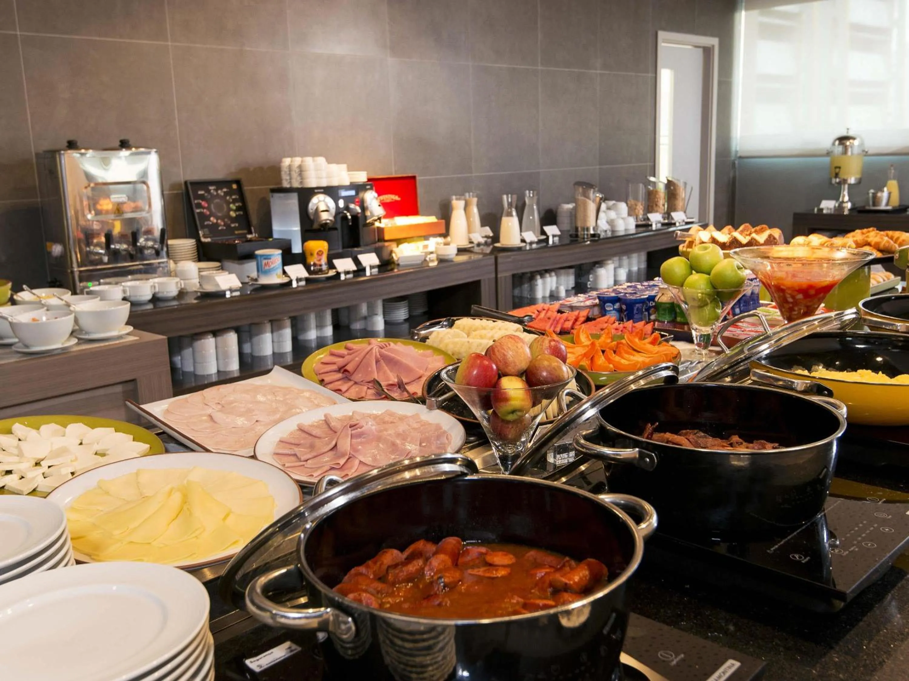 Restaurant/places to eat in Novotel Santos Gonzaga