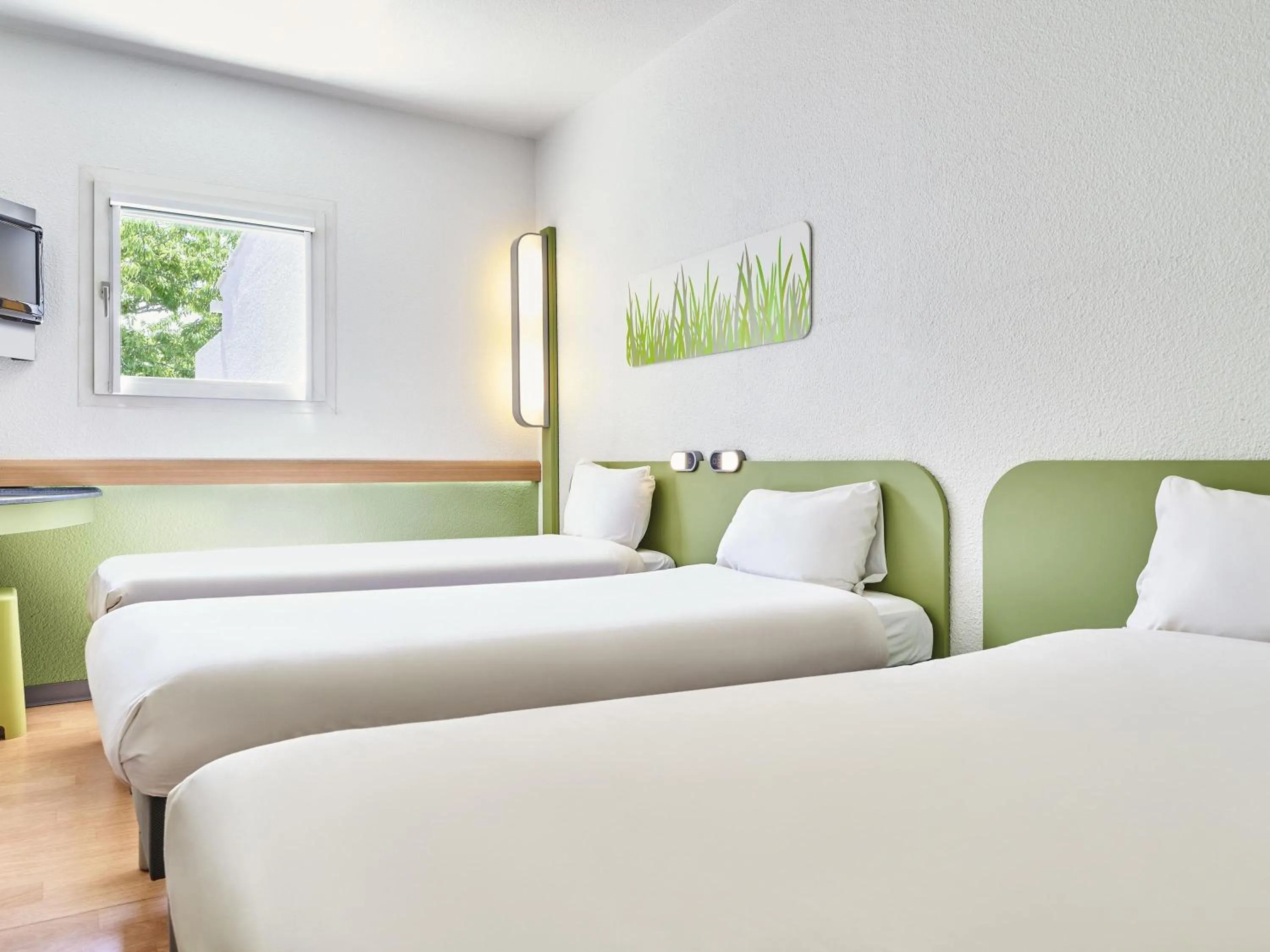 Bedroom, Bed in Ibis Budget Versailles Coignieres