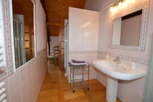 Large Double Room - single occupancy in Maison d'hôtes de l'Huardière Large Double Room - single occupancy in Maison d'hôtes de l'Huardière