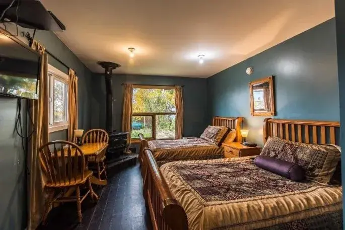 Cabin with Shared Bathroom in Aurora Bayside Inn Cabin with Shared Bathroom in Aurora Bayside Inn