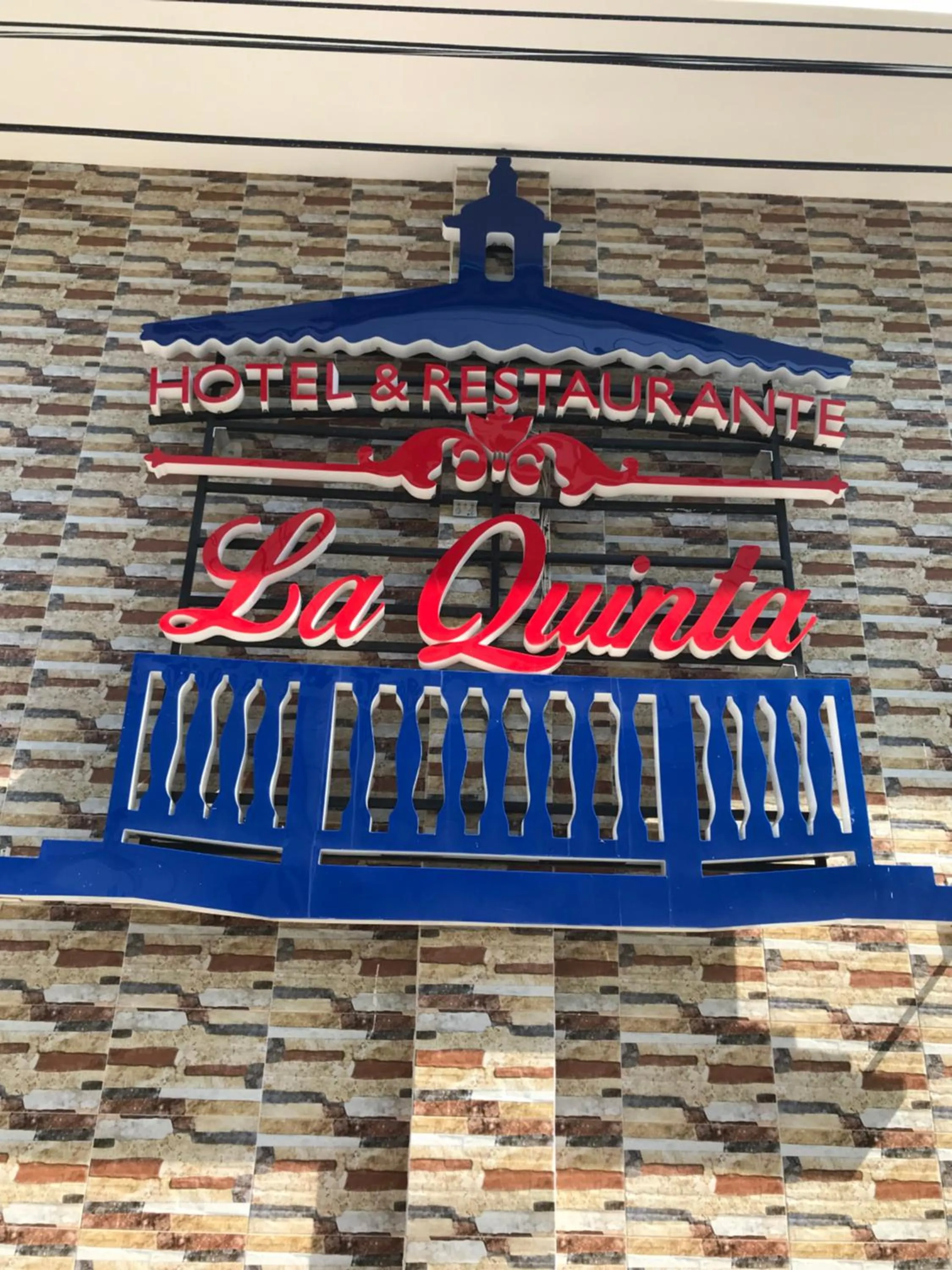Facade/entrance in Hotel Y Restaurante La Quinta