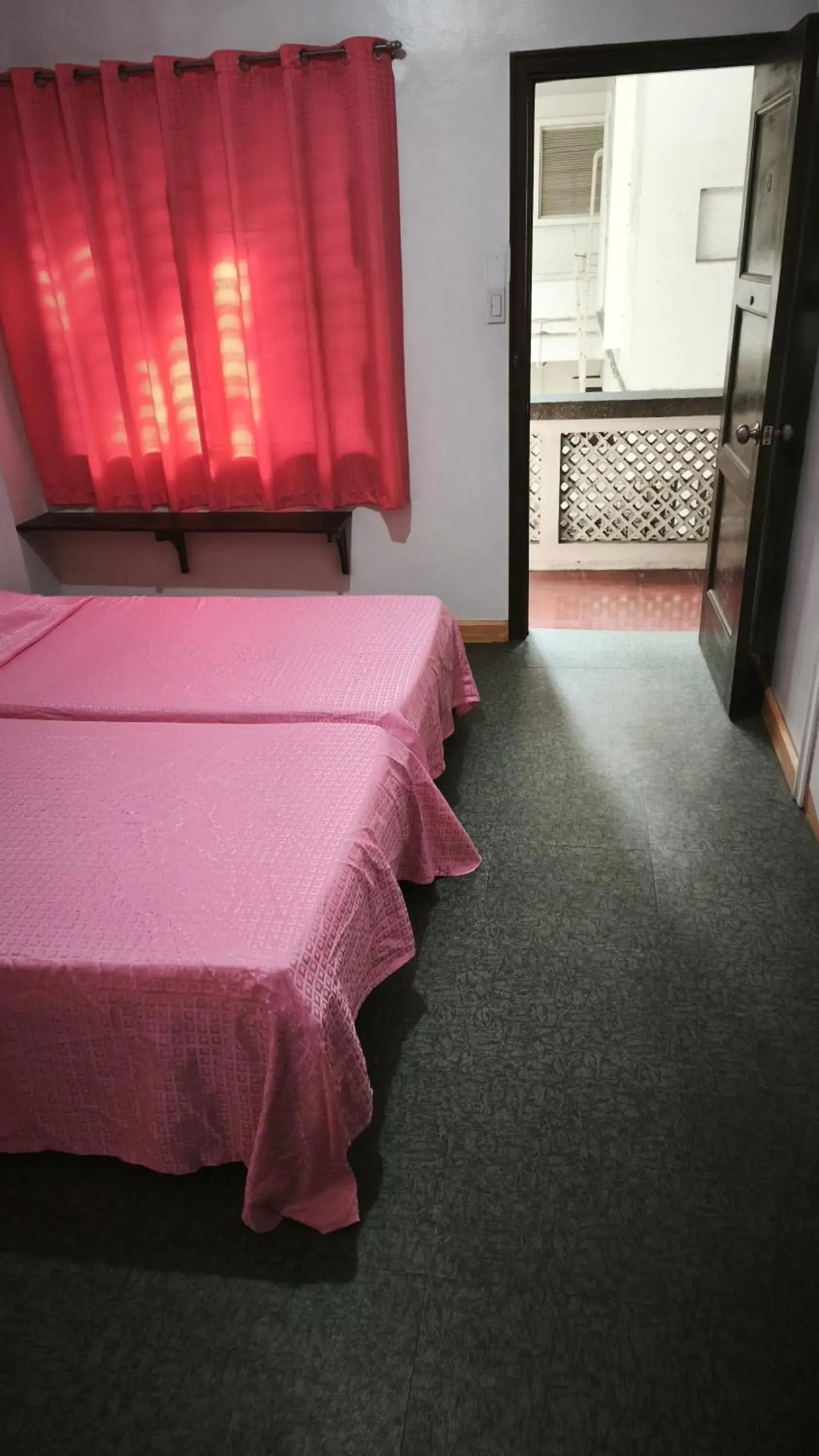 Budget Twin Room in Pension Natividad Budget Twin Room in Pension Natividad