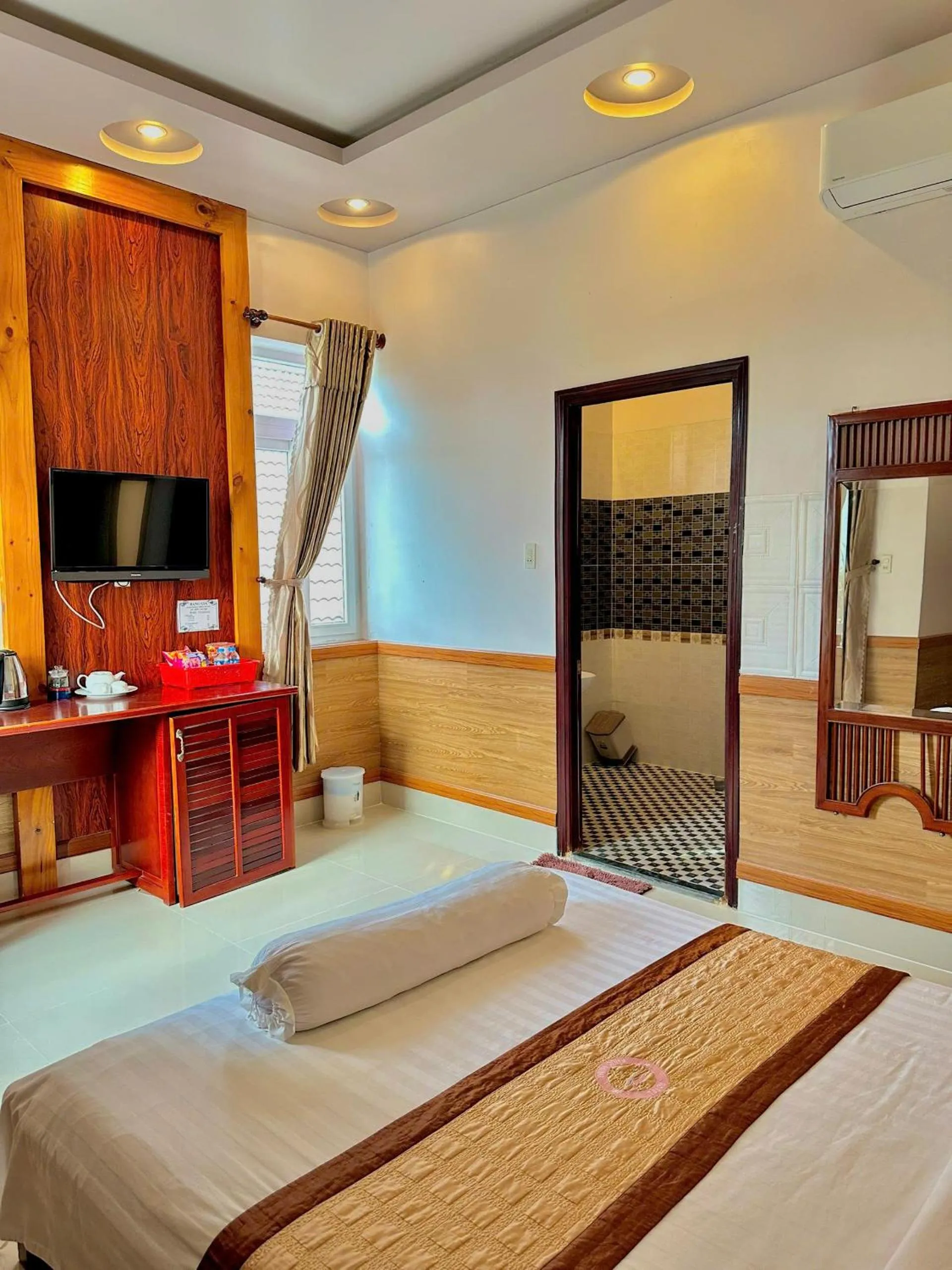 TV and multimedia, Bed in Phuc Hung 2 Hotel