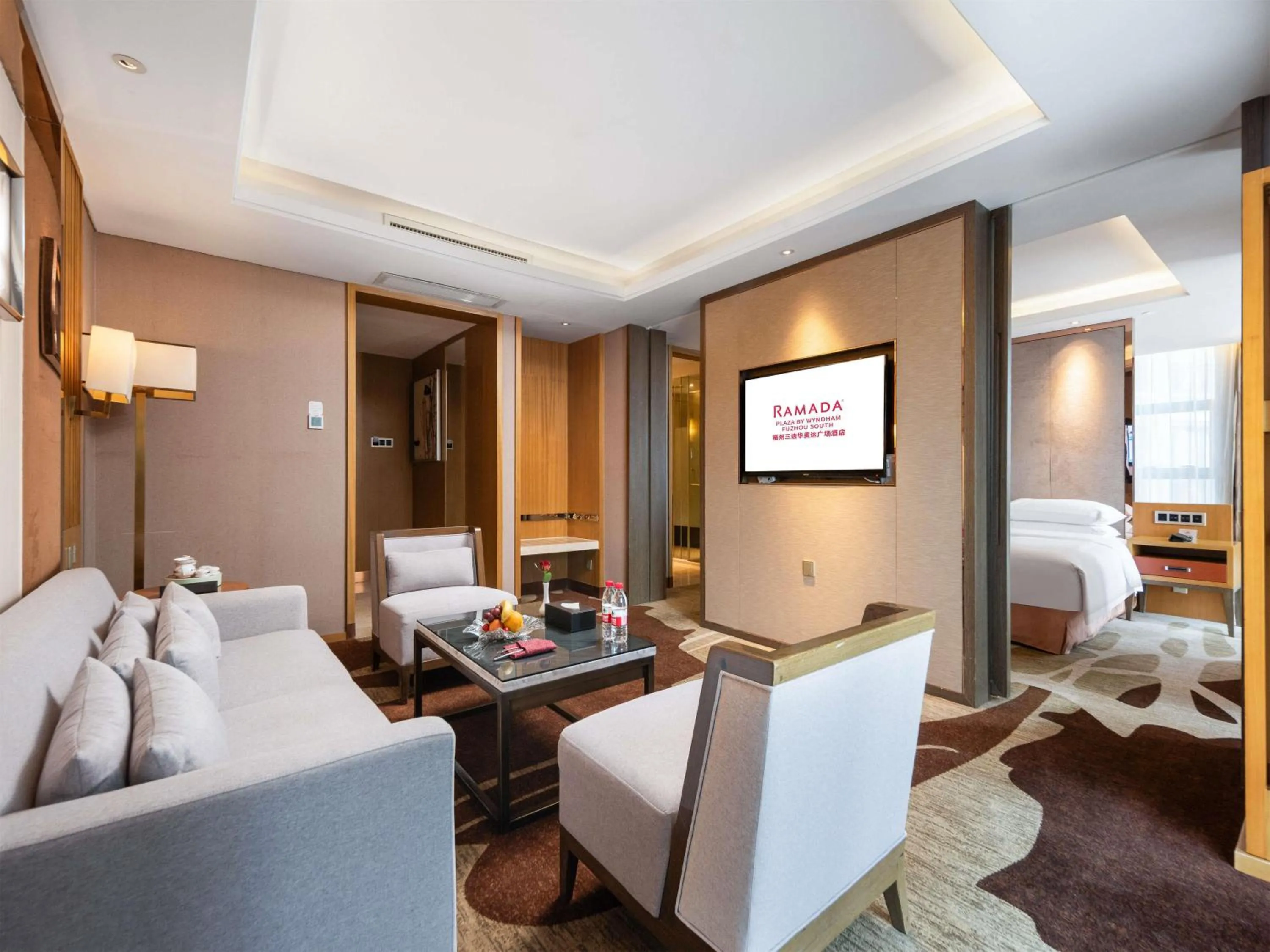 Photo of the whole room, Bed in Ramada Plaza By Wyndham Fuzhou South