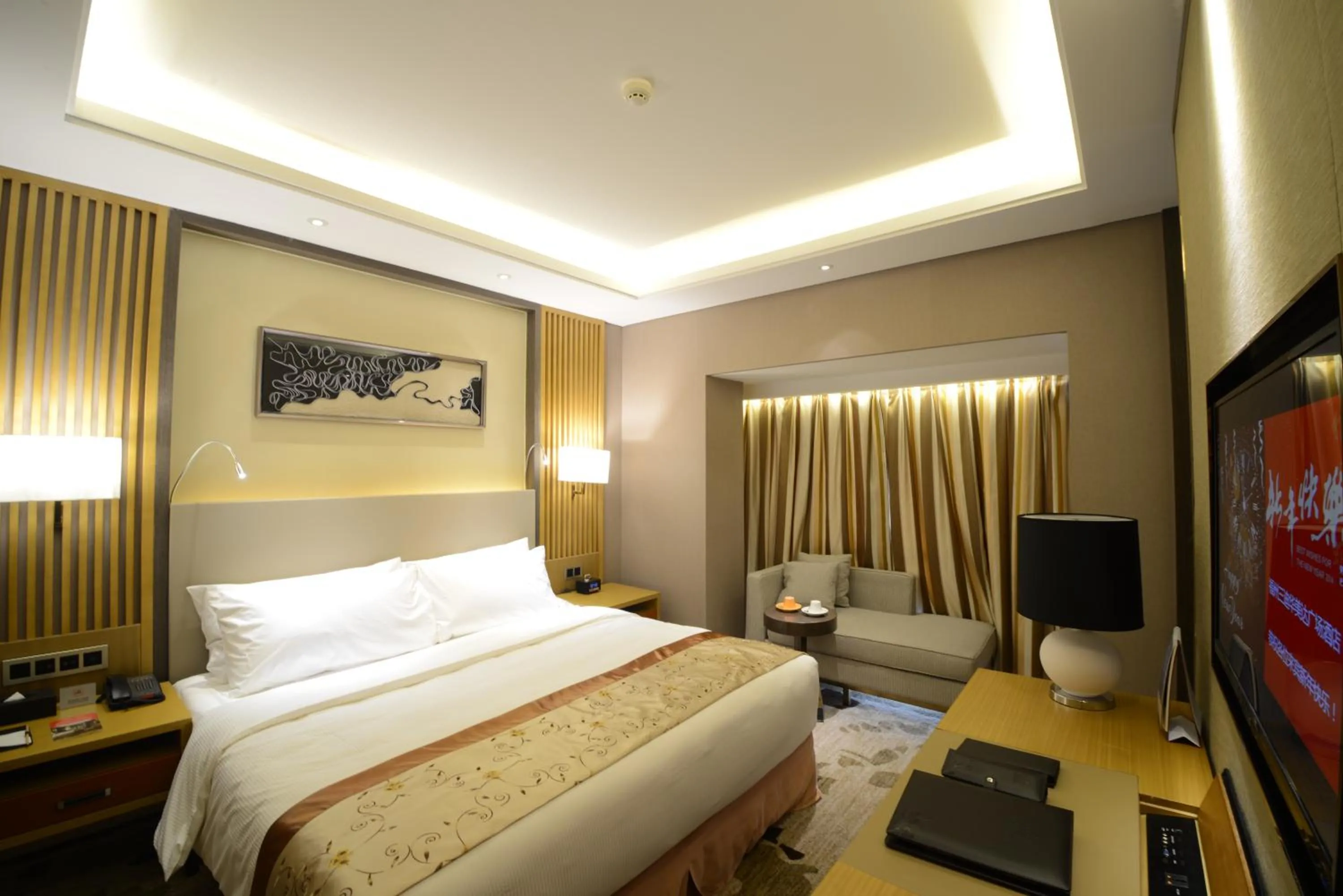 Deluxe King Room with City View - Smoking in Ramada Plaza By Wyndham Fuzhou South