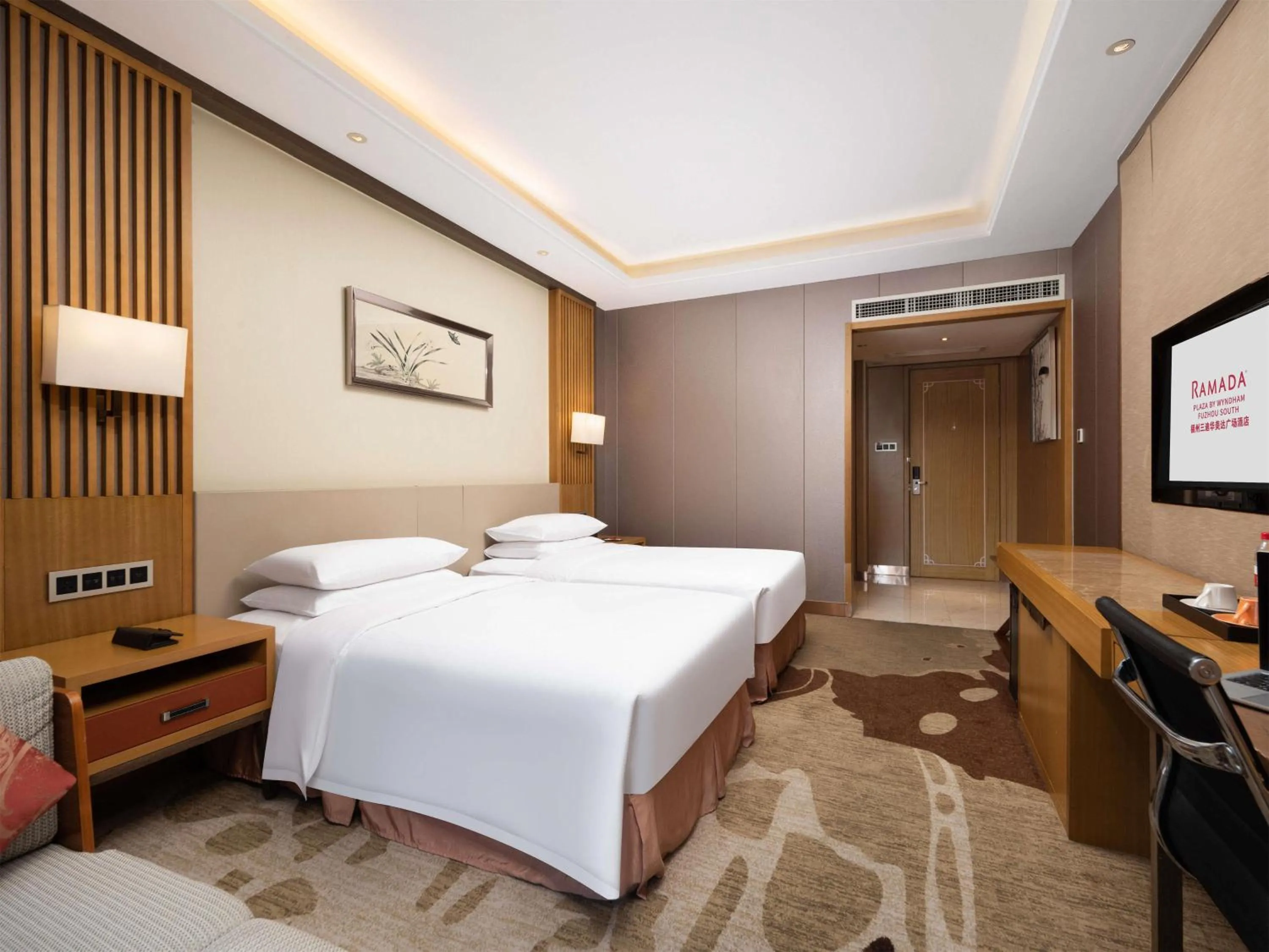 Photo of the whole room, Bed in Ramada Plaza By Wyndham Fuzhou South