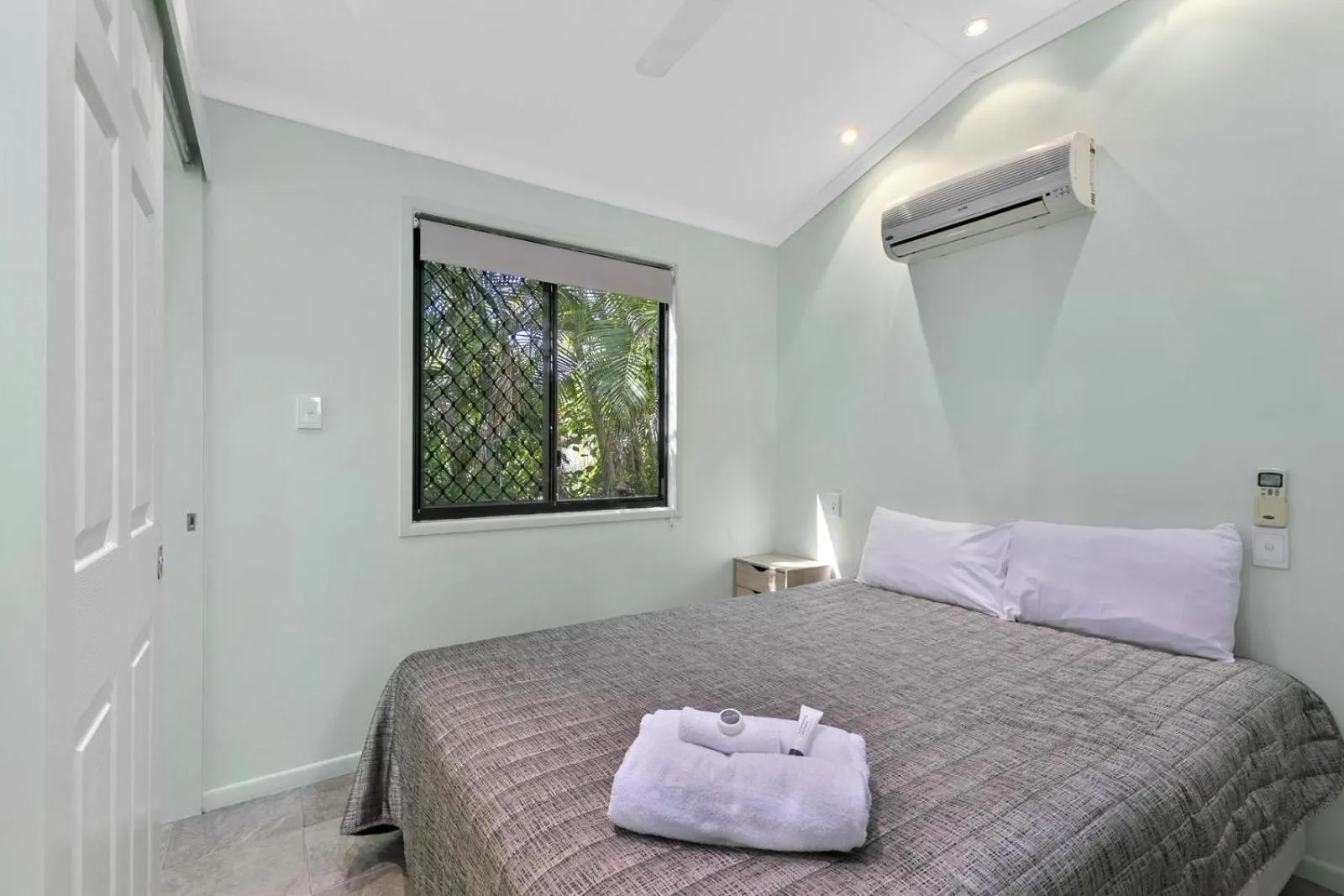 Bedroom, Bed in Ingenia Holidays Townsville