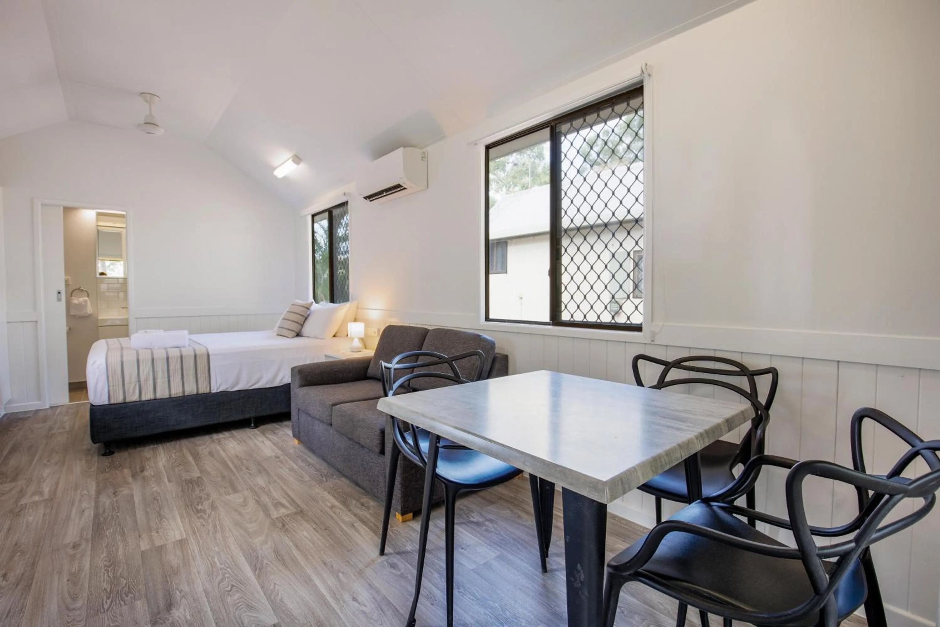 Dining area, Bed in Ingenia Holidays Townsville