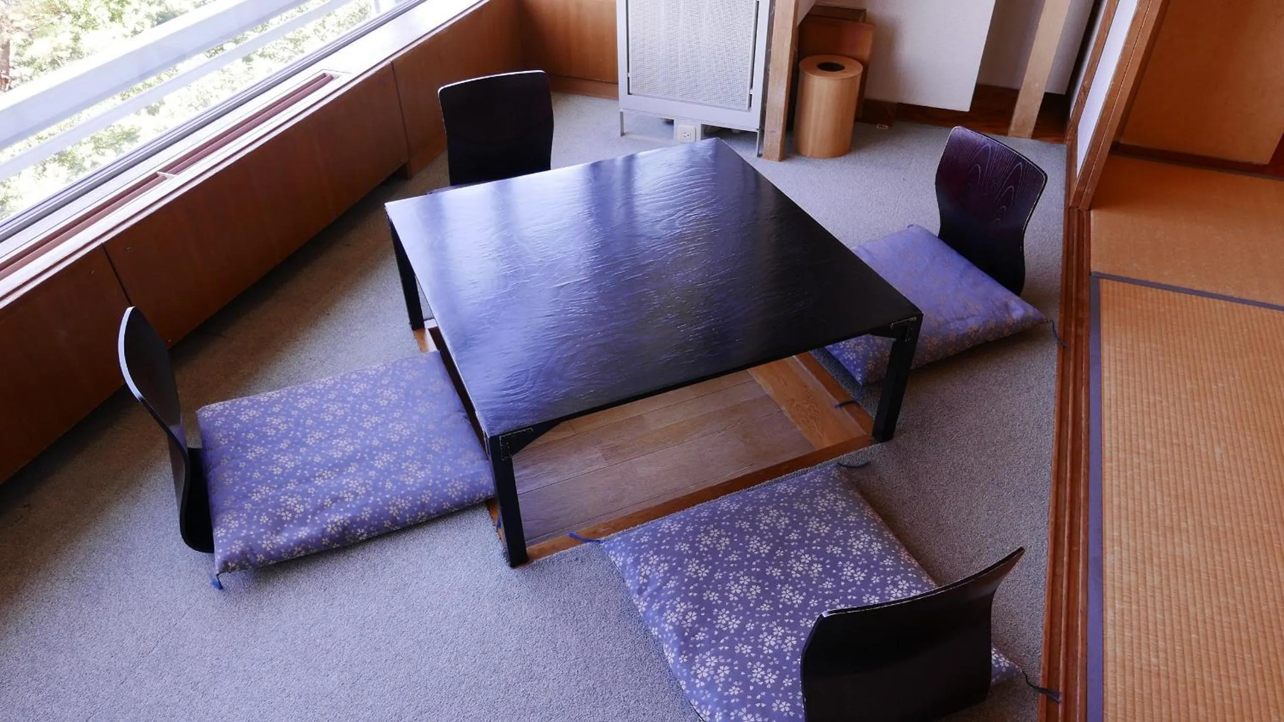 Seating area in Kikusuitei