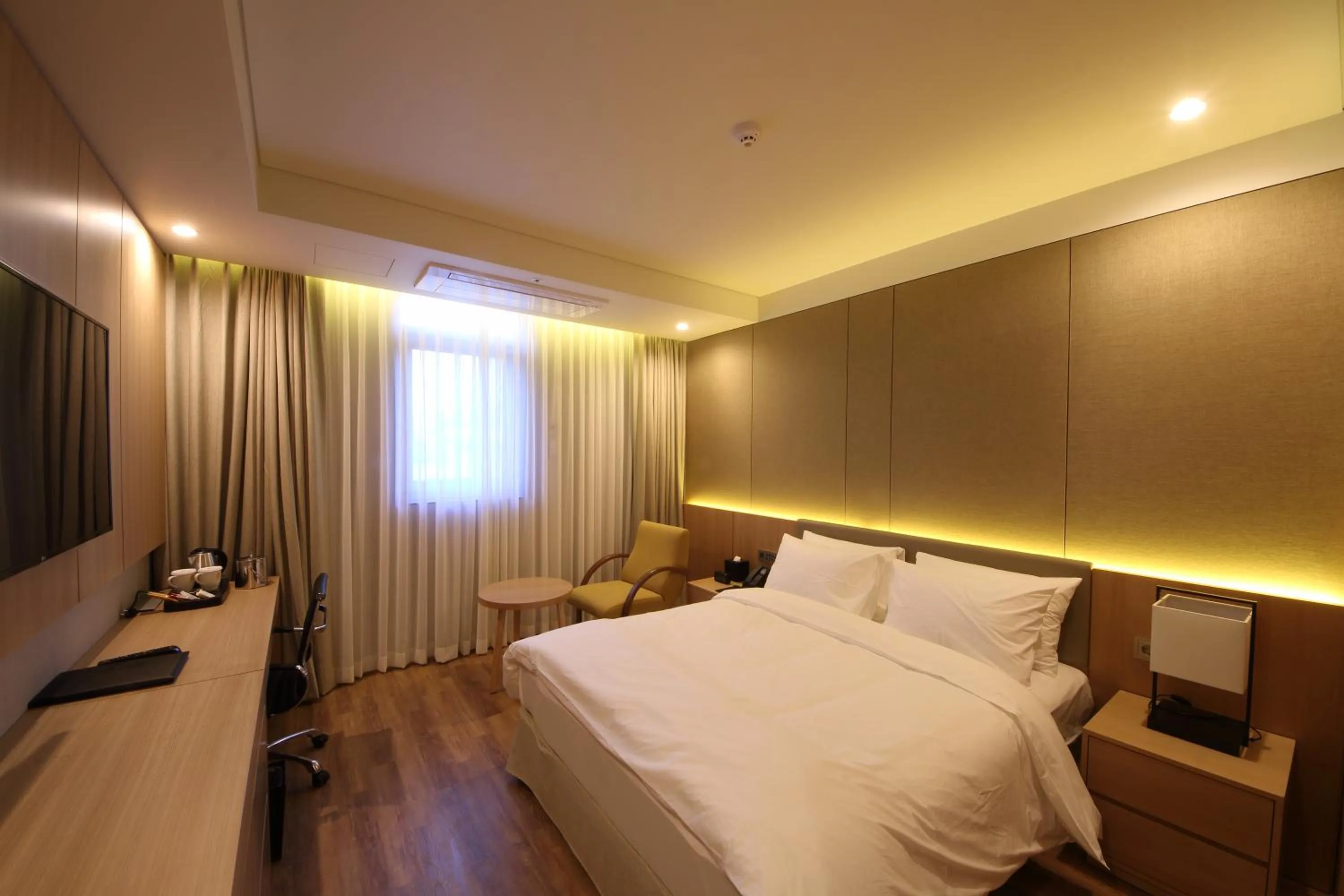 Bed in Benikea The H Hotel