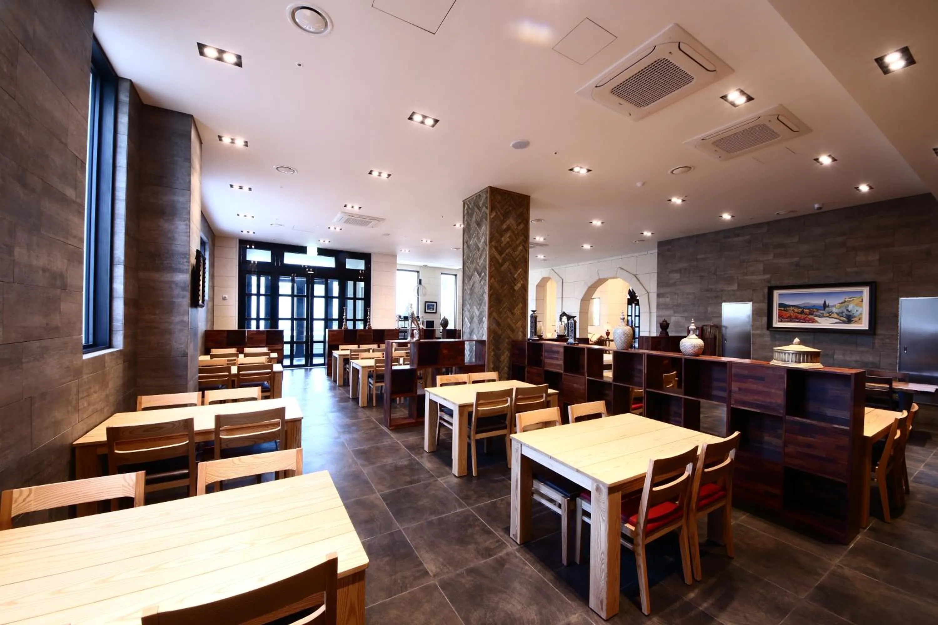 Restaurant/places to eat in Benikea The H Hotel