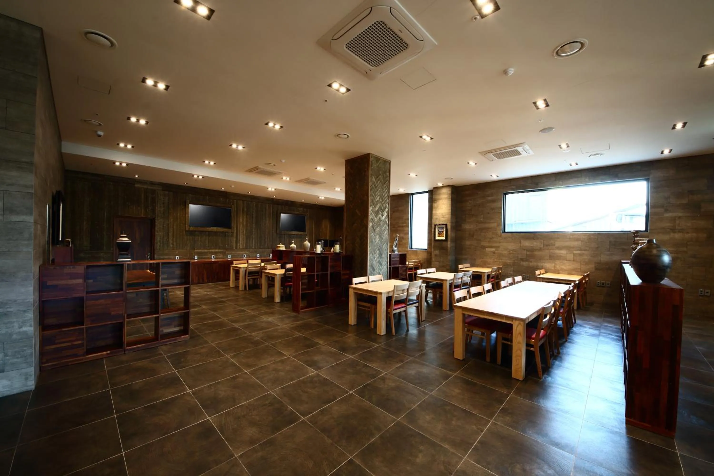 Restaurant/places to eat in Benikea The H Hotel