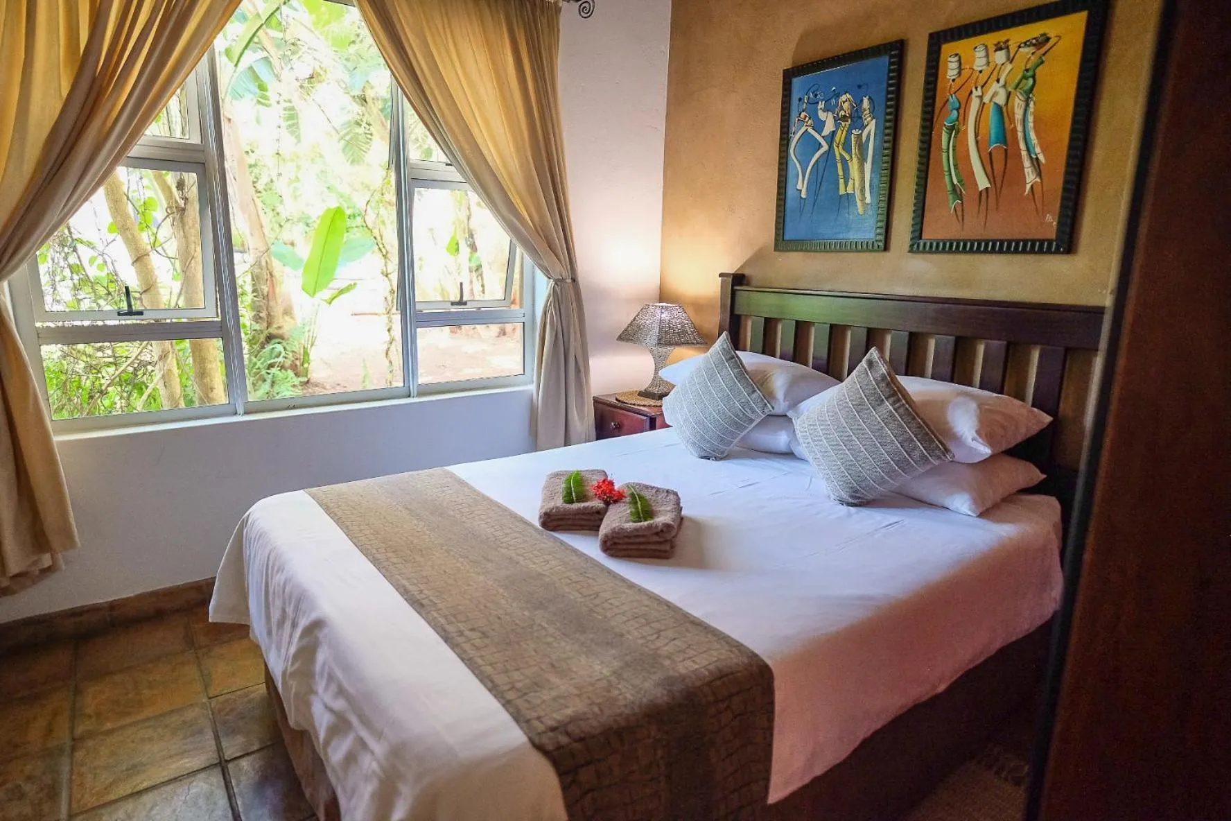 Bed in Ingwenya Lodge