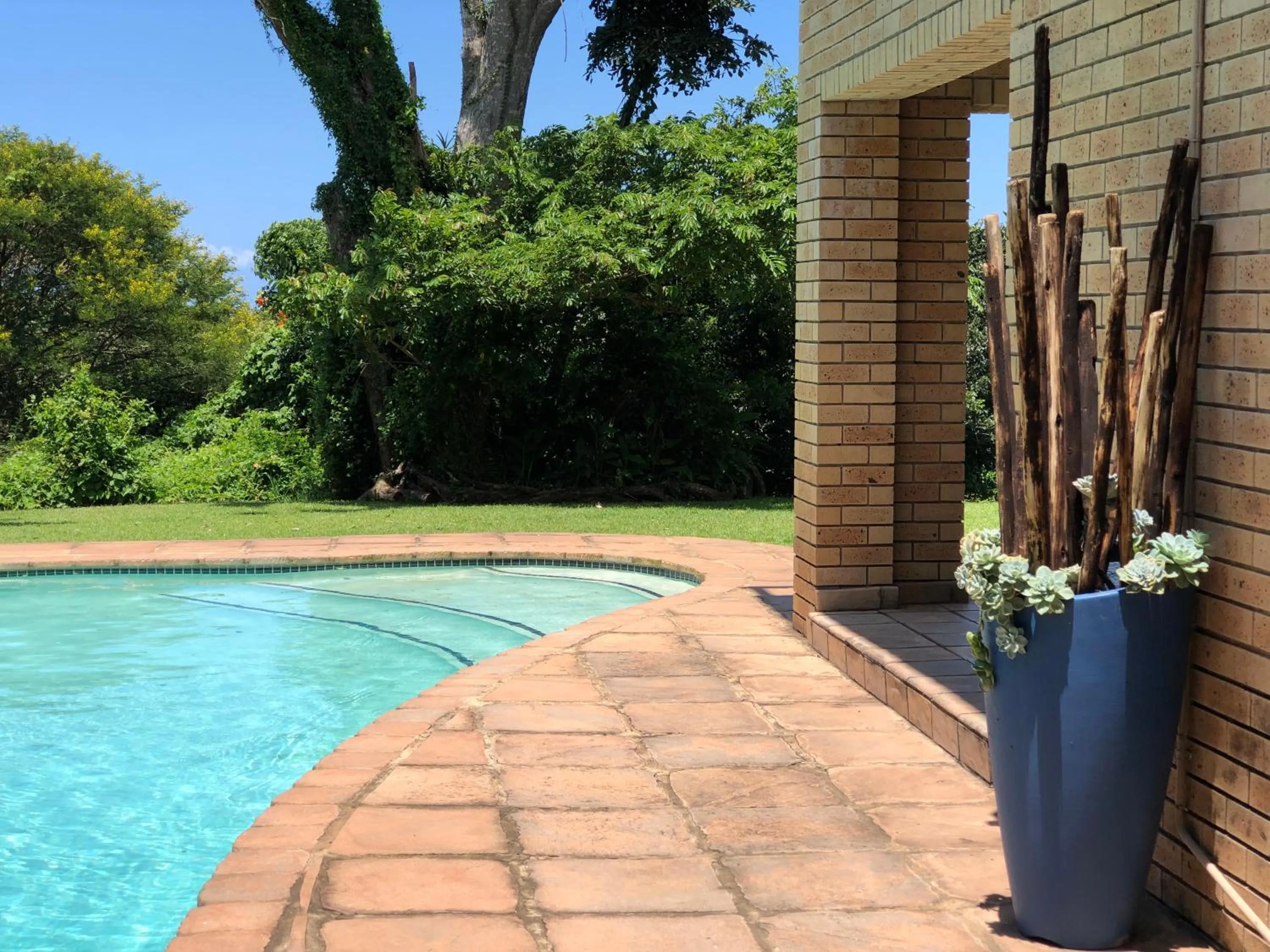 Facade/entrance in Ingwenya Lodge