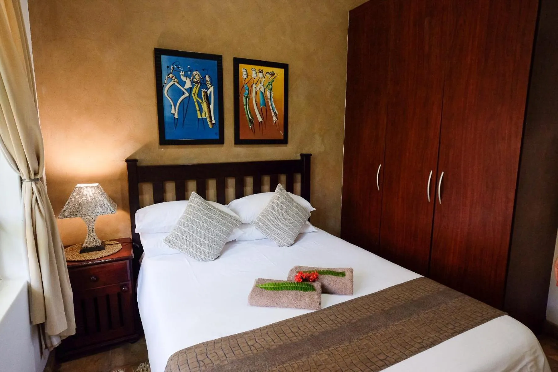 Bed in Ingwenya Lodge