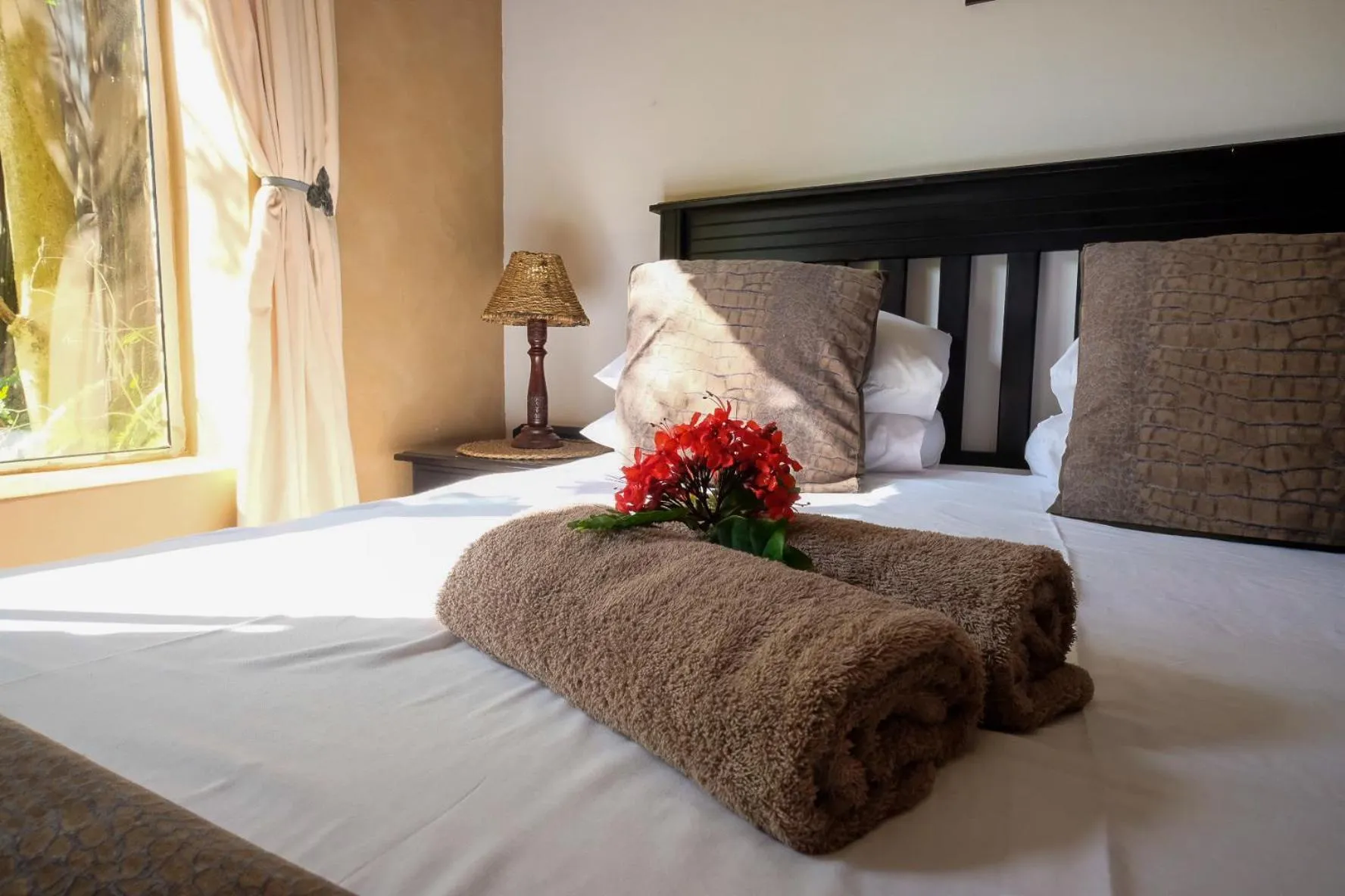 Bed in Ingwenya Lodge