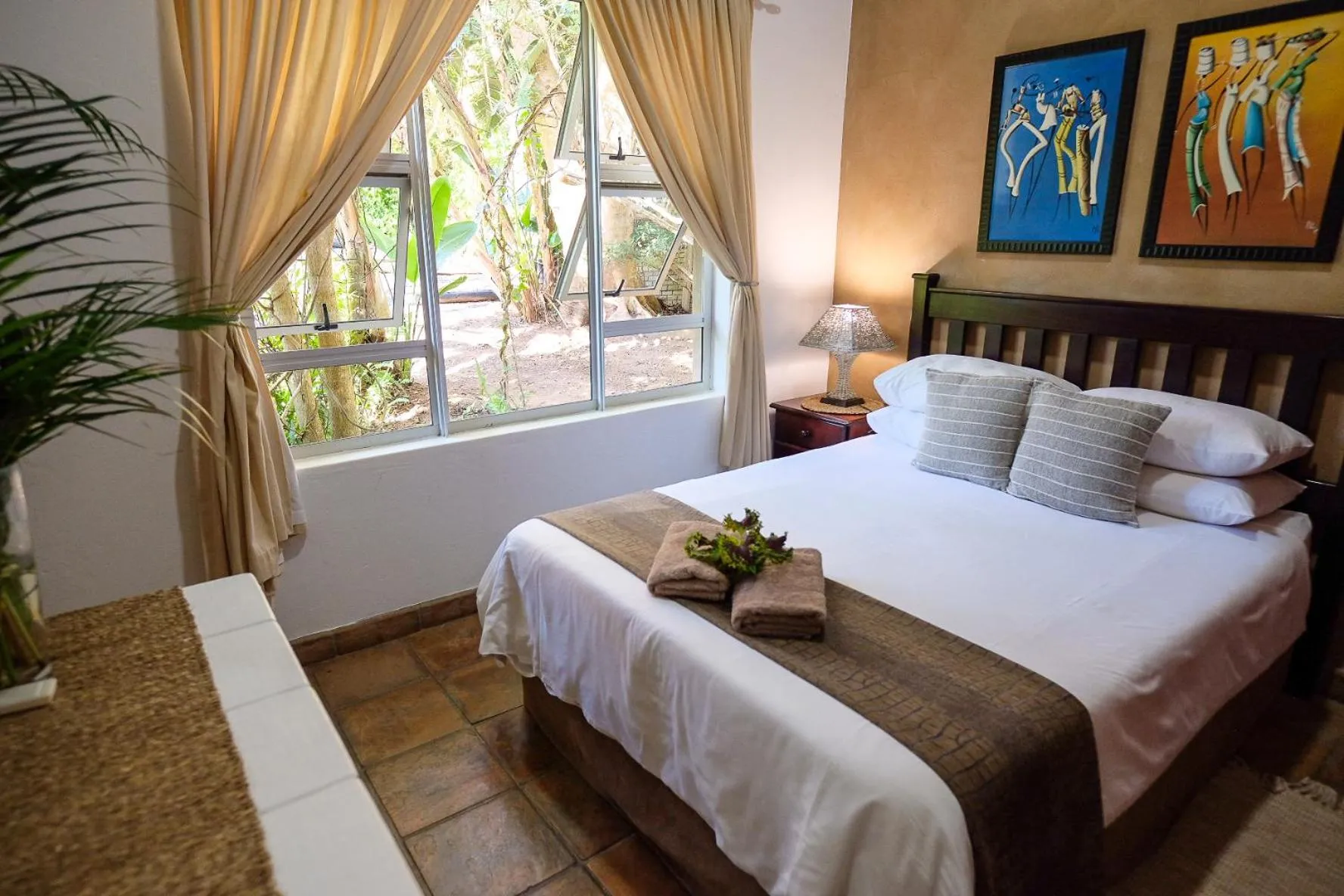 Bed in Ingwenya Lodge