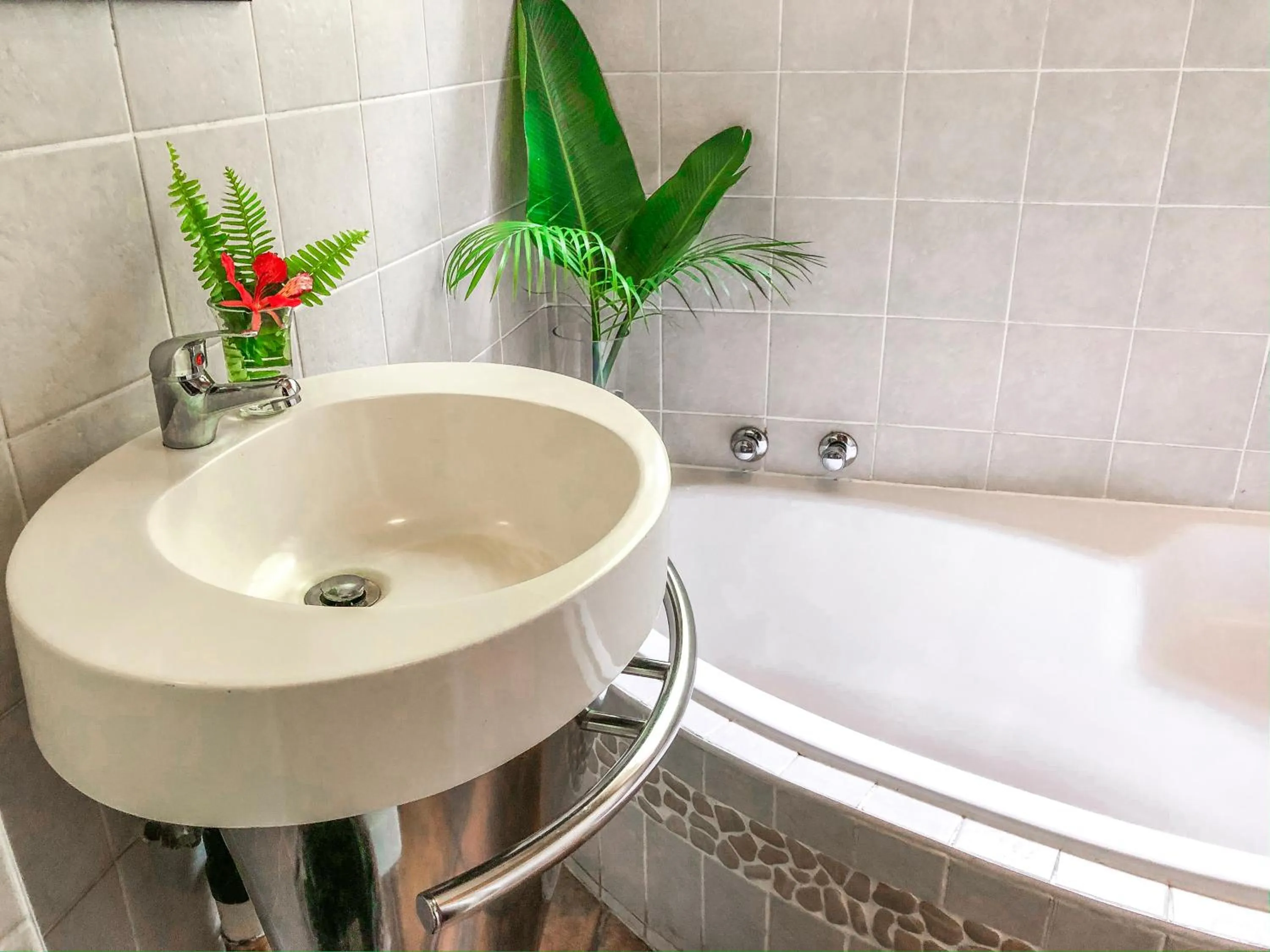 Bathroom in Ingwenya Lodge