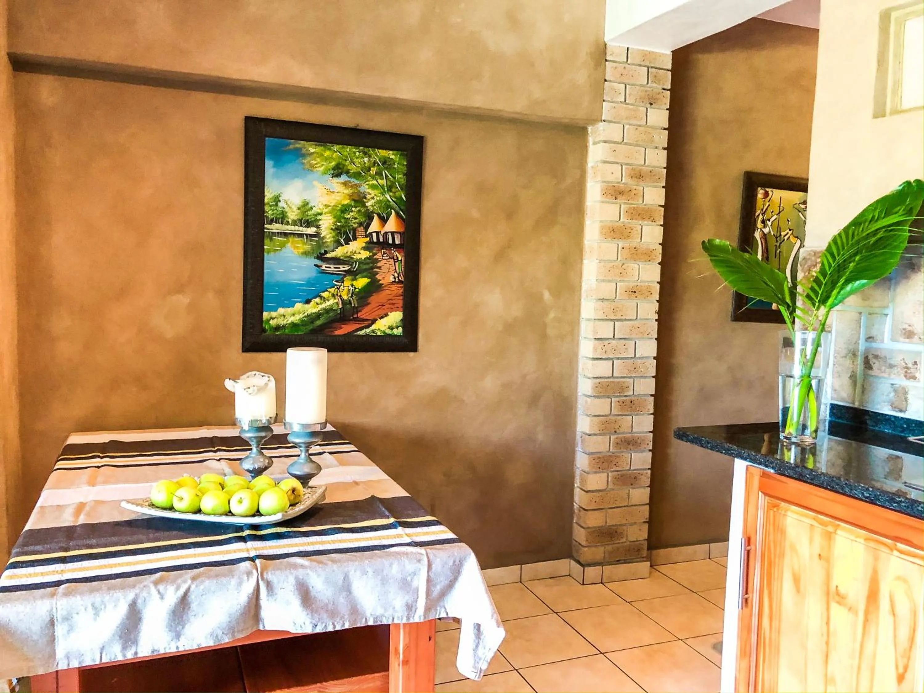 Kitchen or kitchenette in Ingwenya Lodge