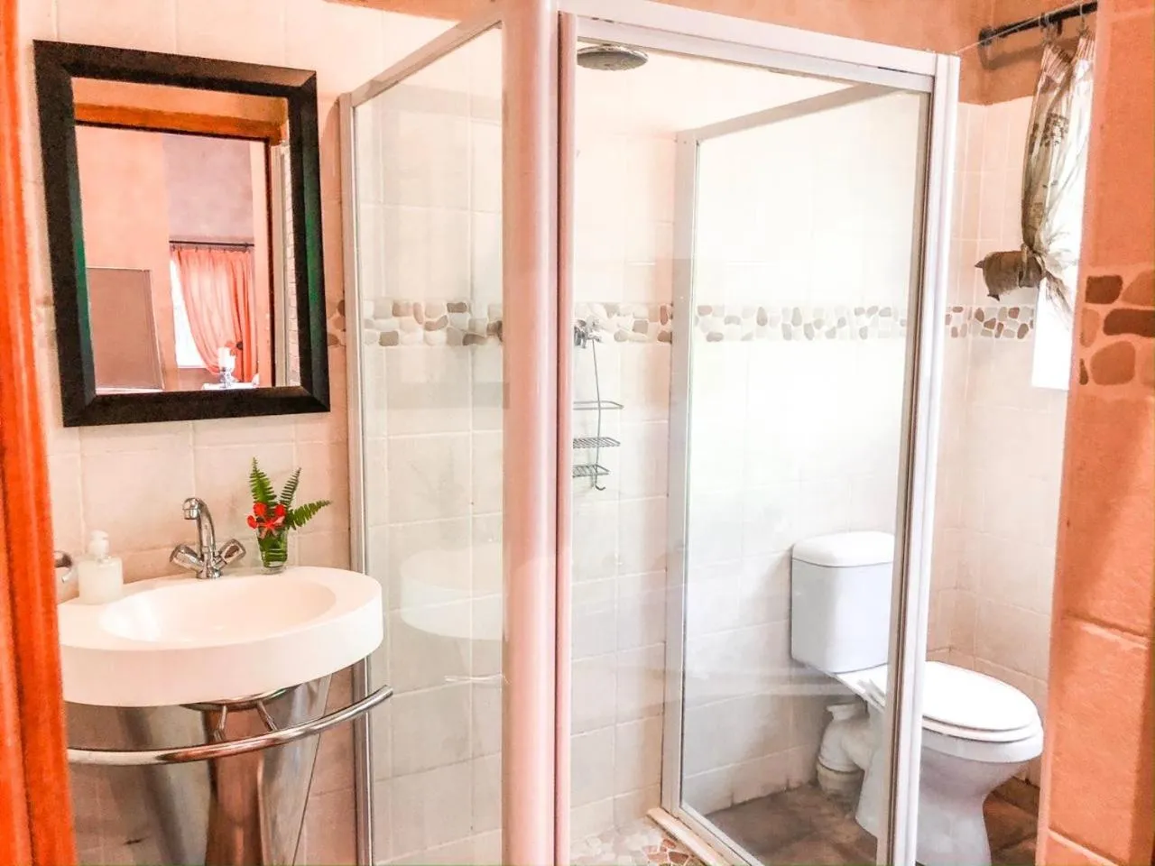 Bathroom in Ingwenya Lodge