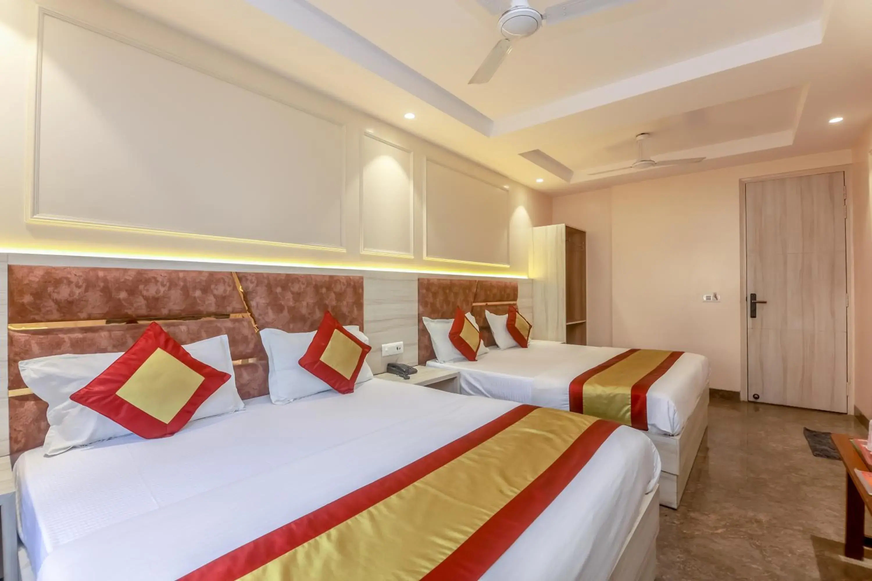 Luxury Quadruple Room in Avtar new delhi railway station Luxury Quadruple Room in Avtar new delhi railway station