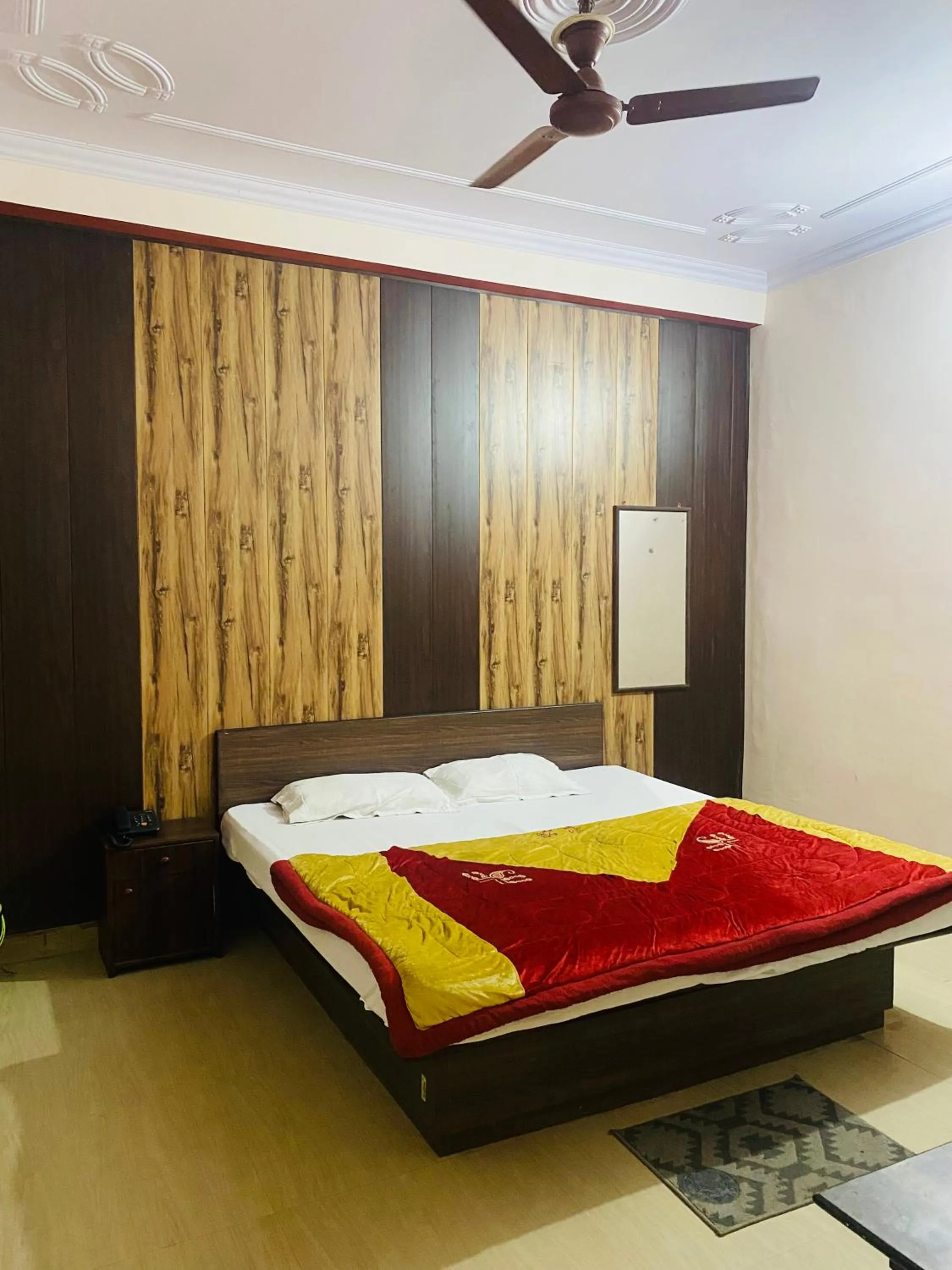 Double Room with Shared Toilet in Arvi Paying Guest House