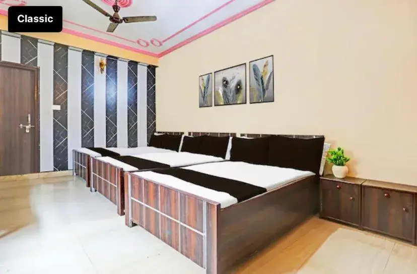 Family Room with Bathroom - single occupancy in Arvi Paying Guest House Family Room with Bathroom - single occupancy in Arvi Paying Guest House