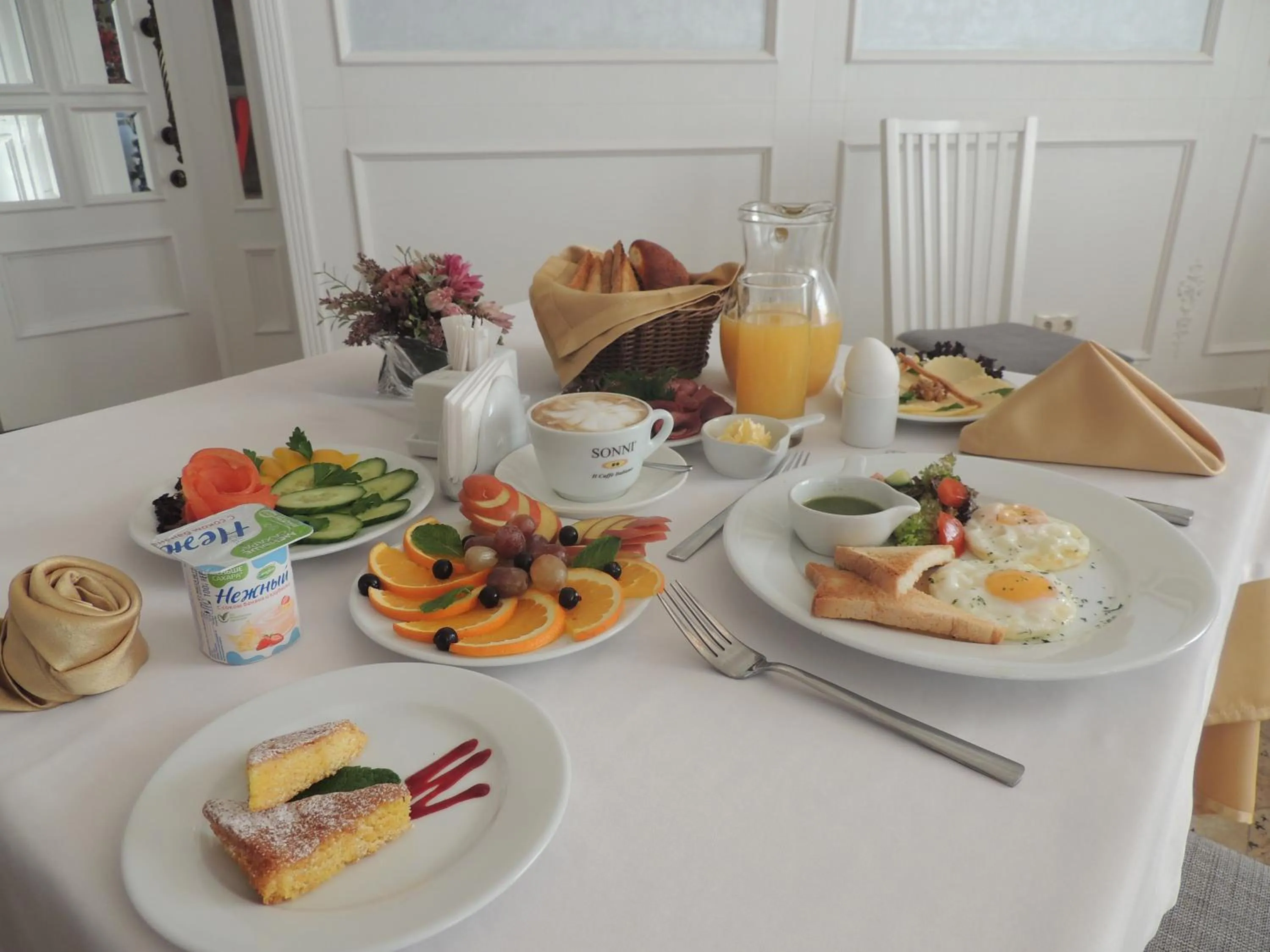 Breakfast in Hotel Monaco