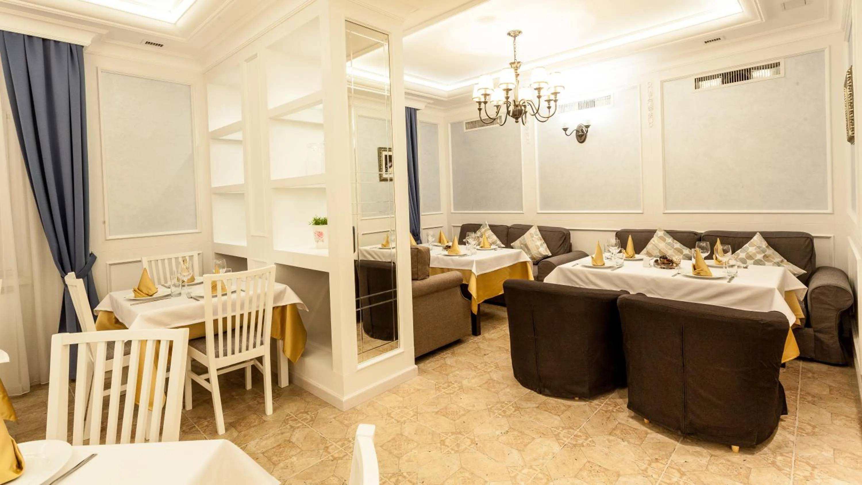 Restaurant/places to eat in Hotel Monaco