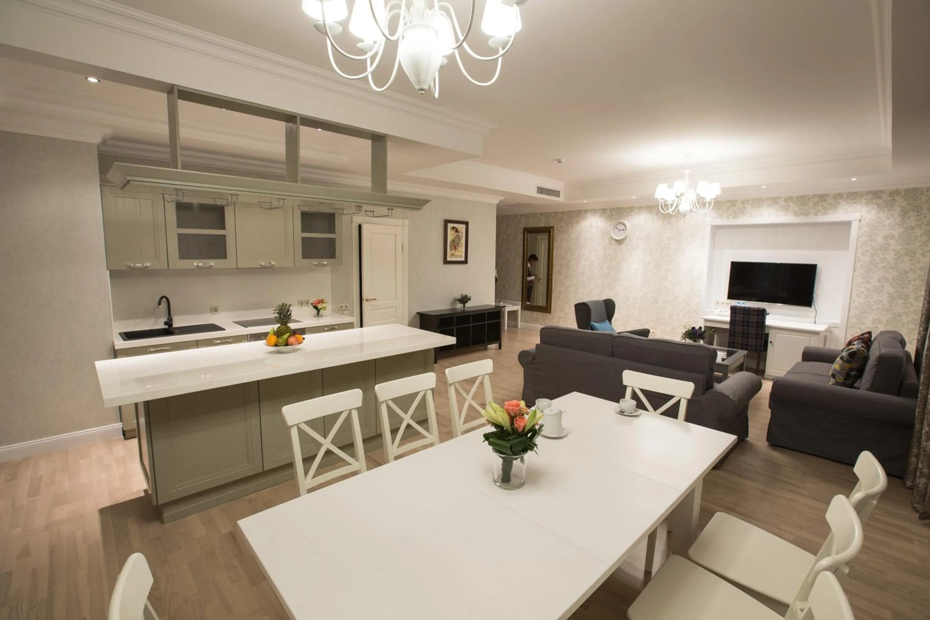 Dining area in Hotel Monaco