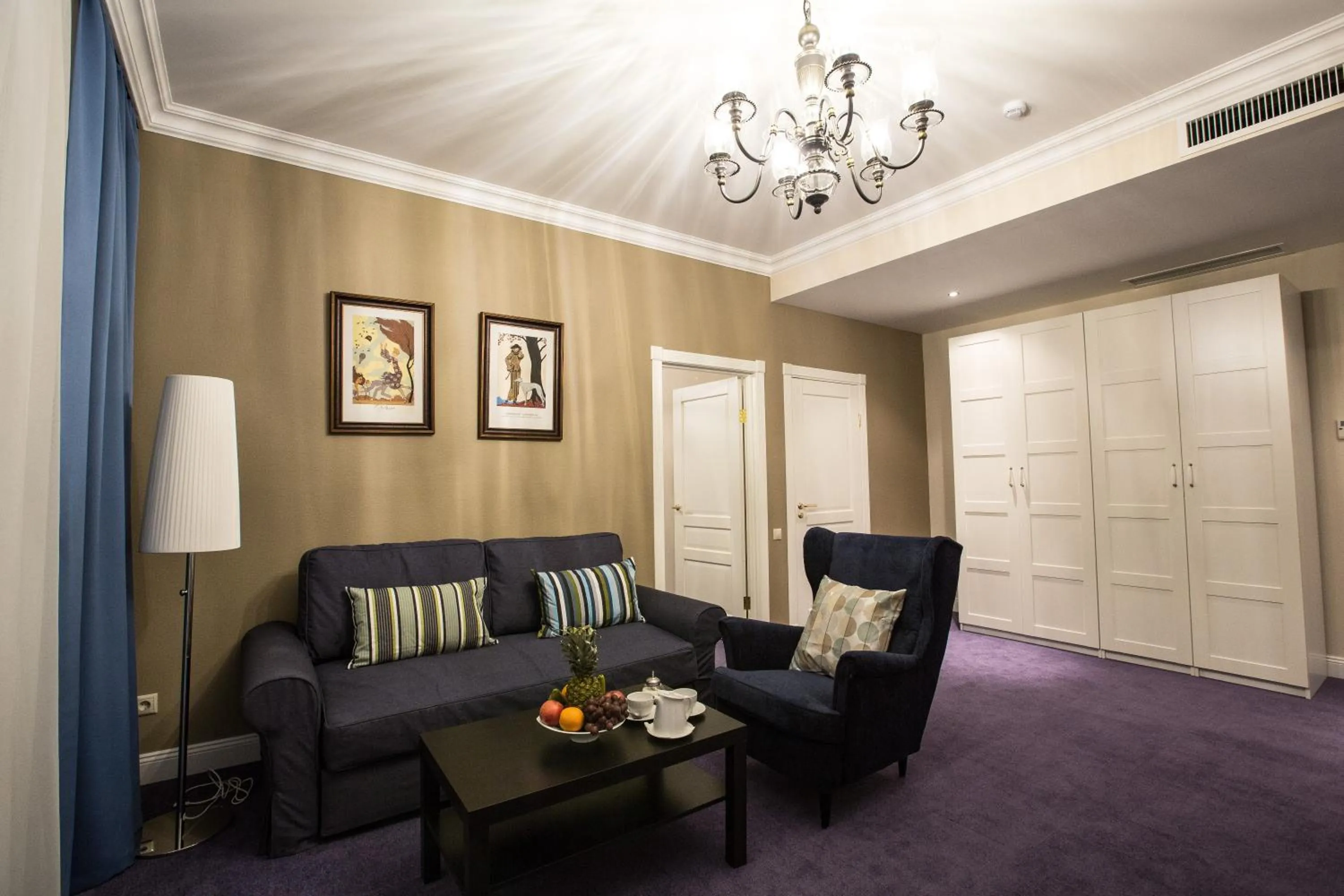 Living room in Hotel Monaco