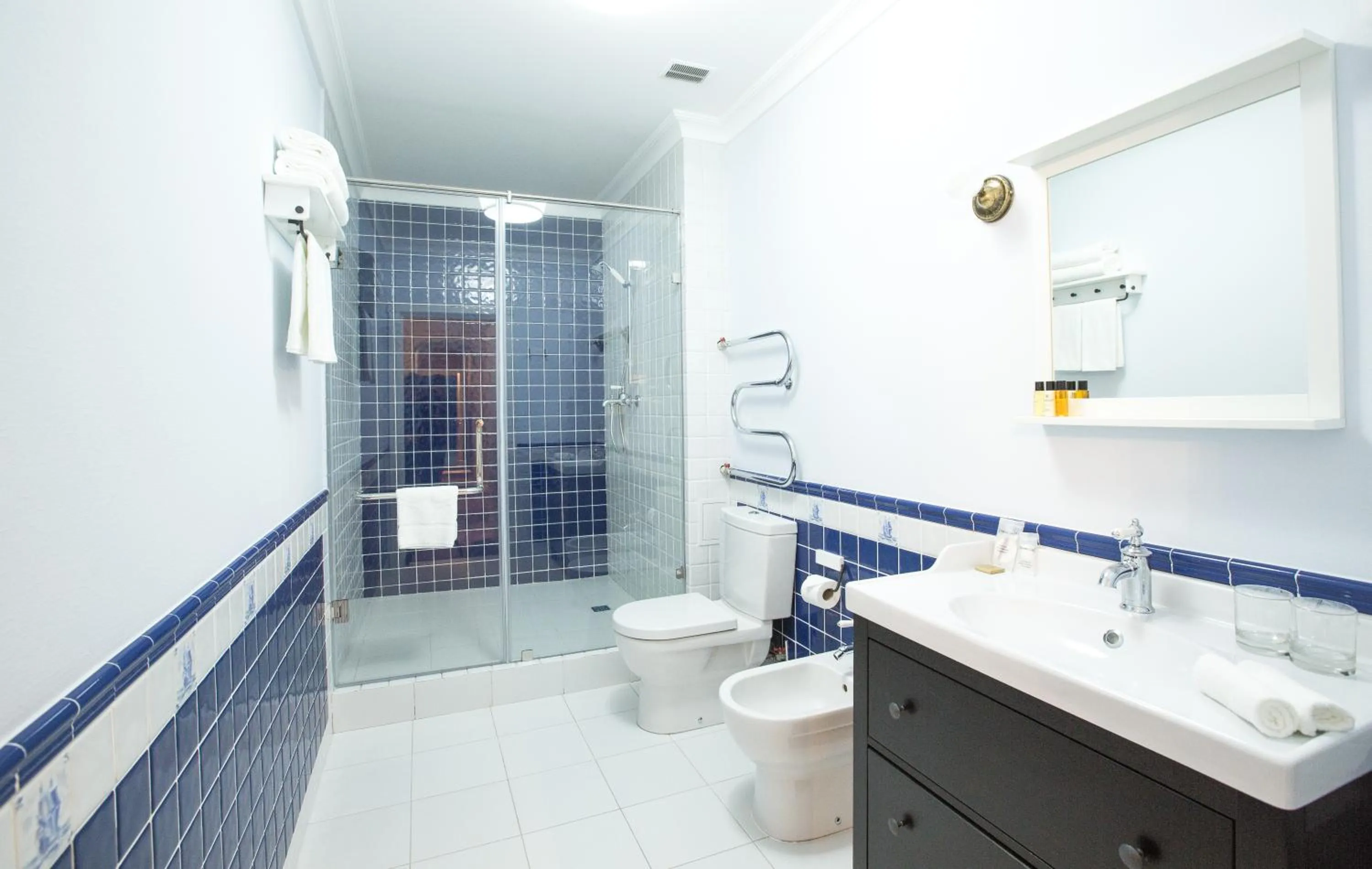 Shower in Hotel Monaco