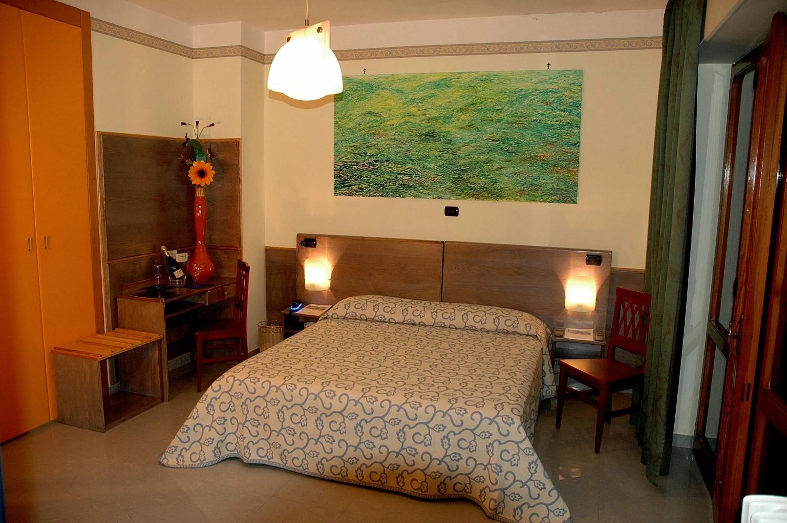 Photo of the whole room in Hotel Côte D'Est